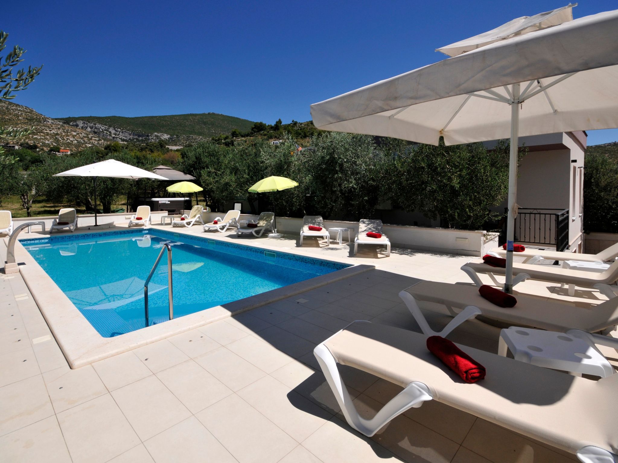 Villa Rimac in Kastel Stafilic mit Garten, Grill-Dedans