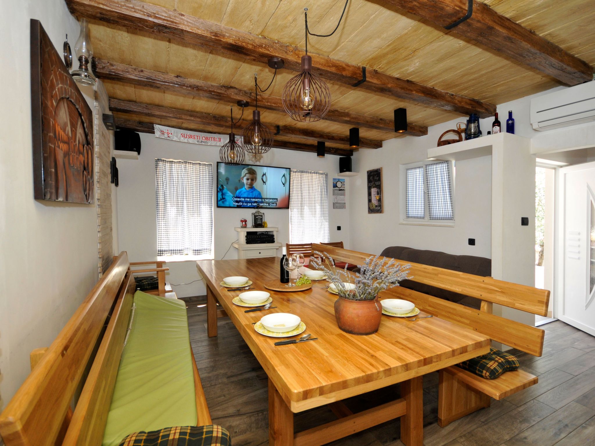 Villa Rimac in Kastel Stafilic mit Garten, Grill-Dedans