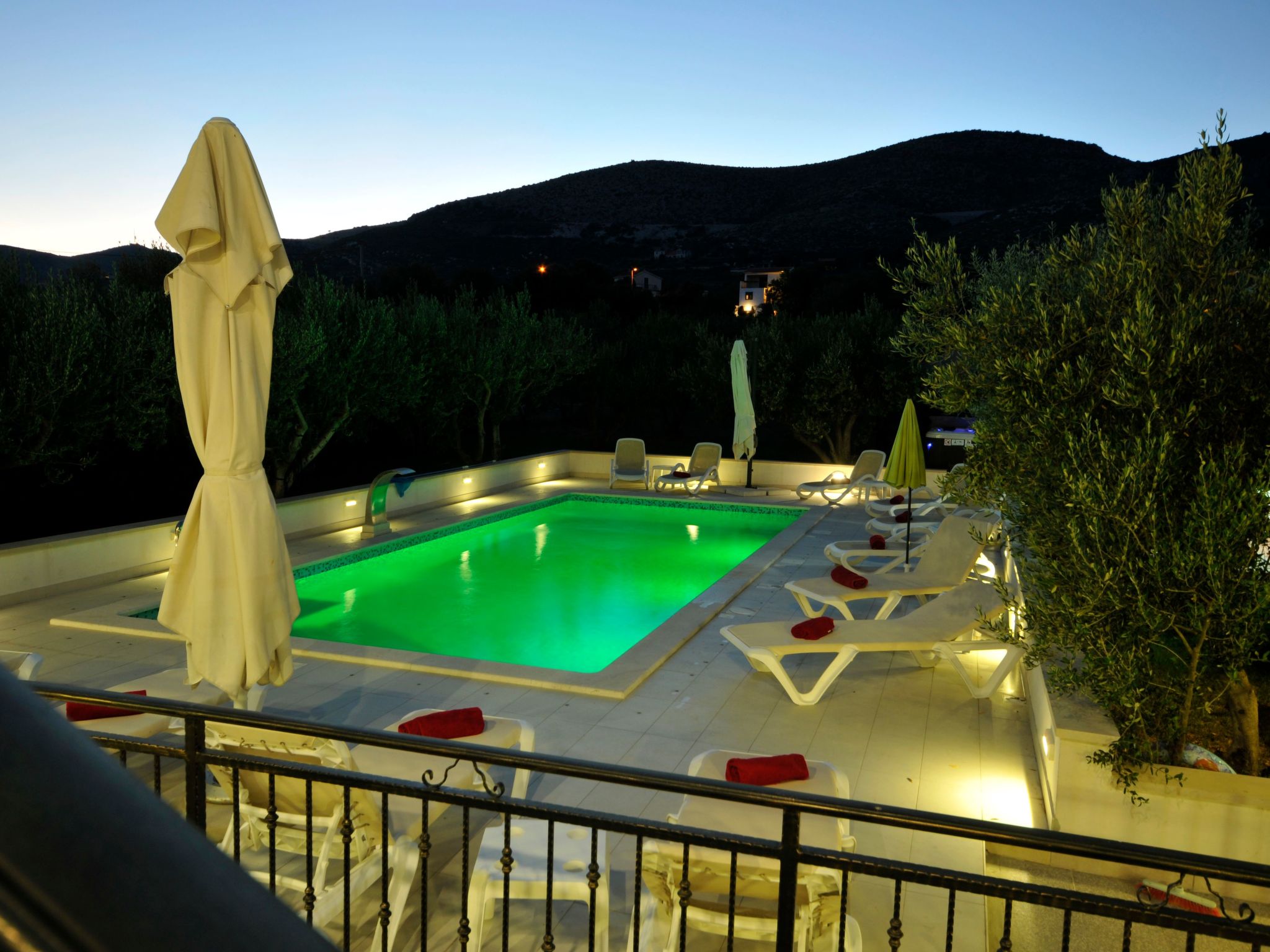 Villa Rimac in Kastel Stafilic mit Garten, Grill-Dedans