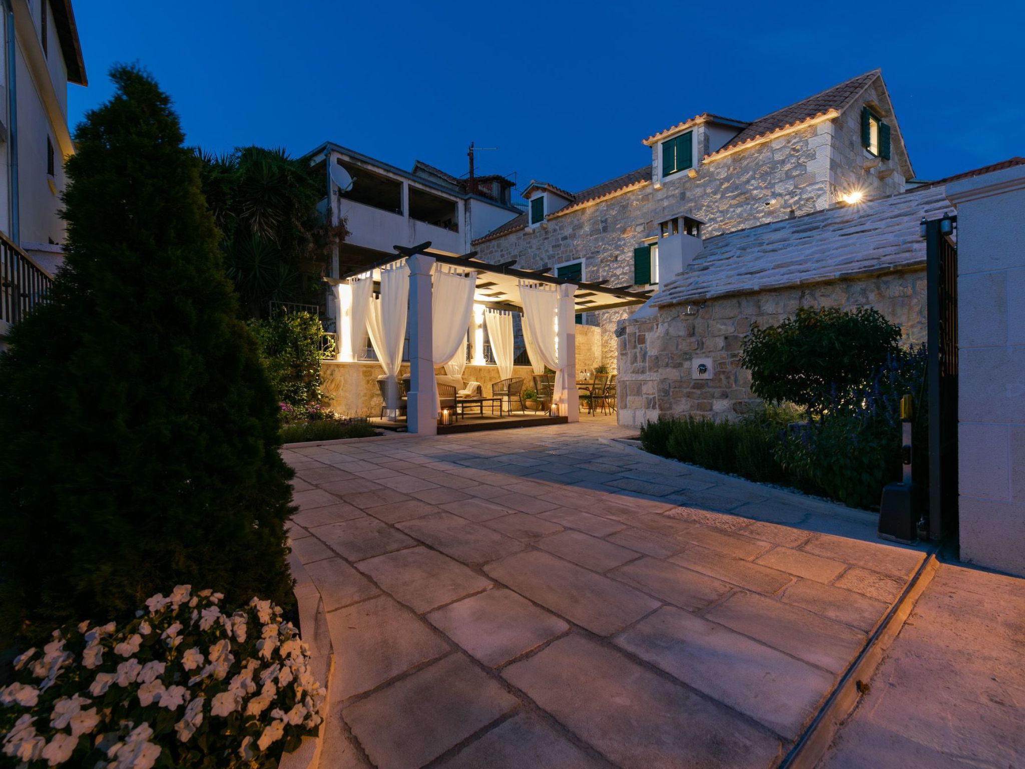 Villa Bante an der Strandpromenade — view 2 of 37