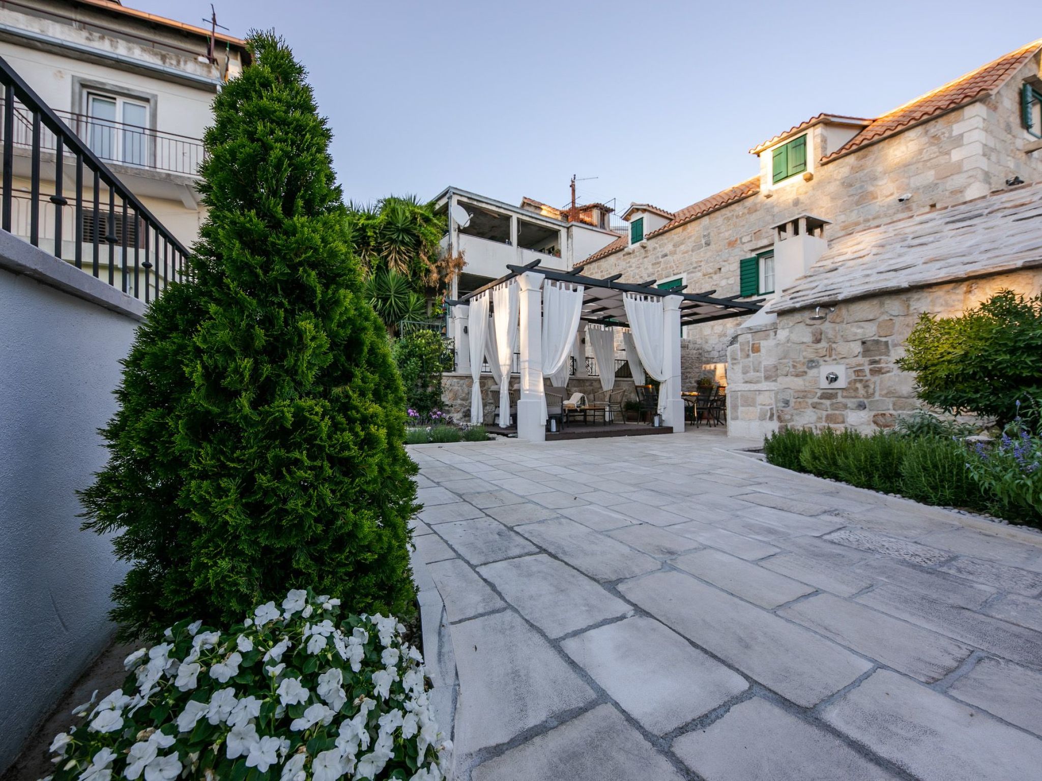 Villa Bante an der Strandpromenade — view 3 of 37