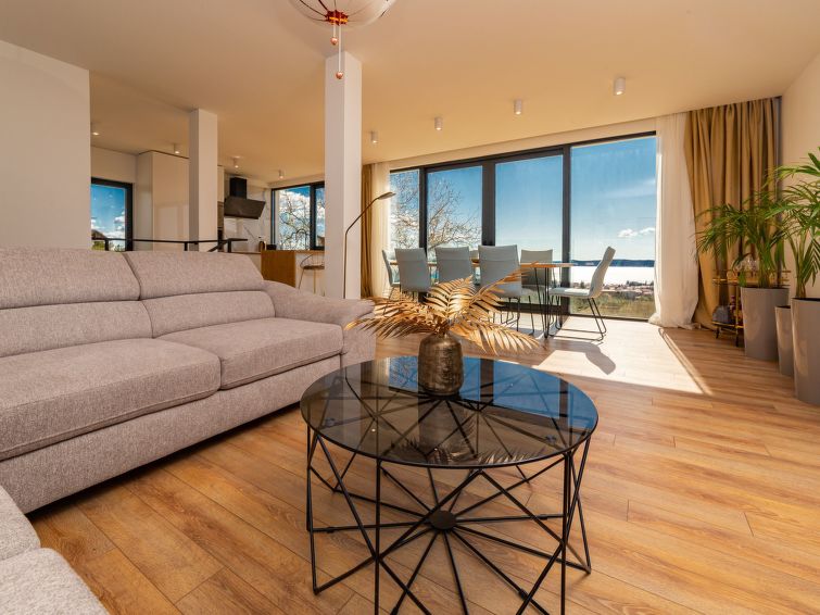 Haus für 9 Personen und 1 Kind in Kastel Luksic in Kaštel Lukšić