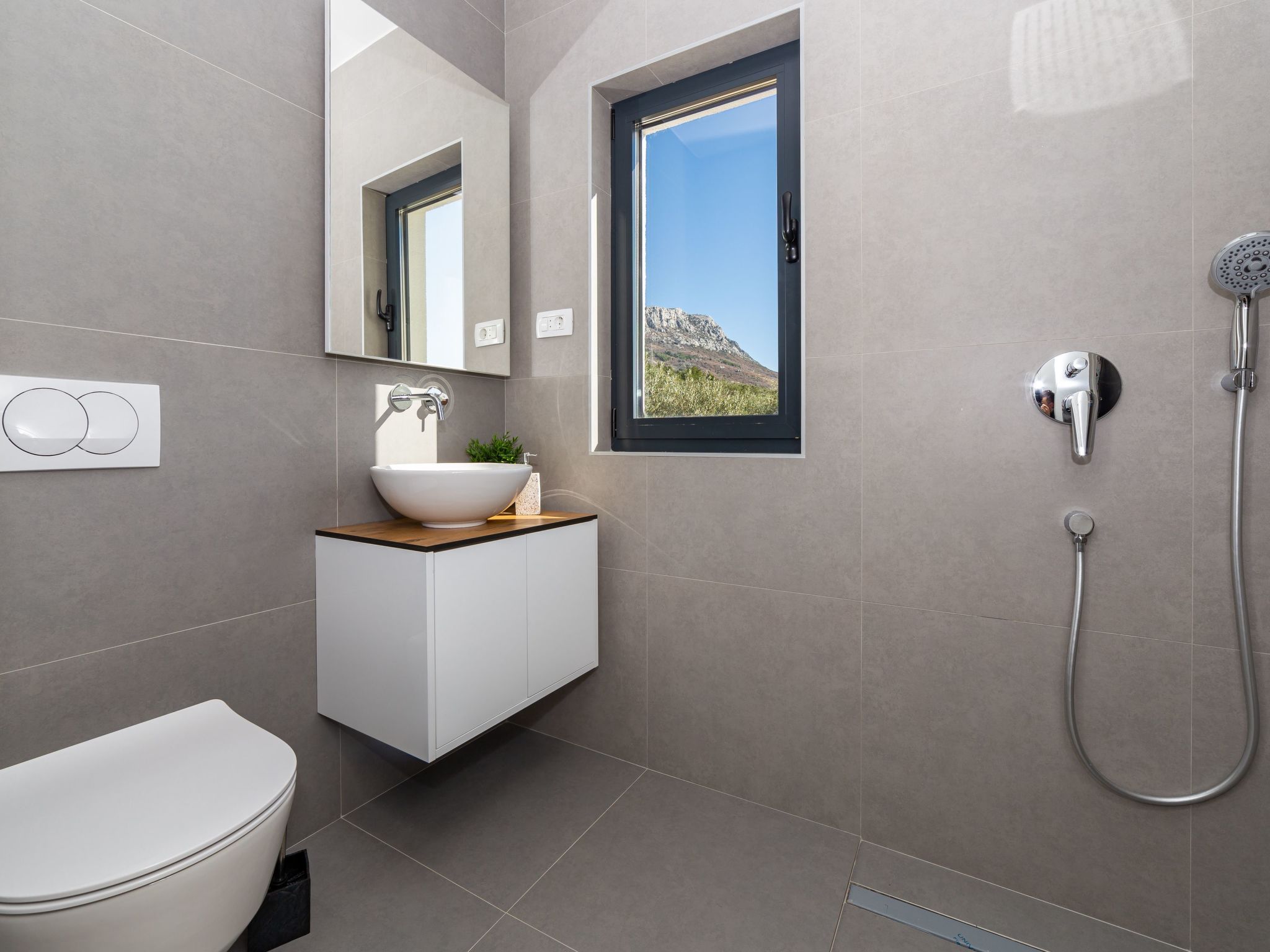 Haus für 9 Personen und 1 Kind in Kastel Luksic-Binnen