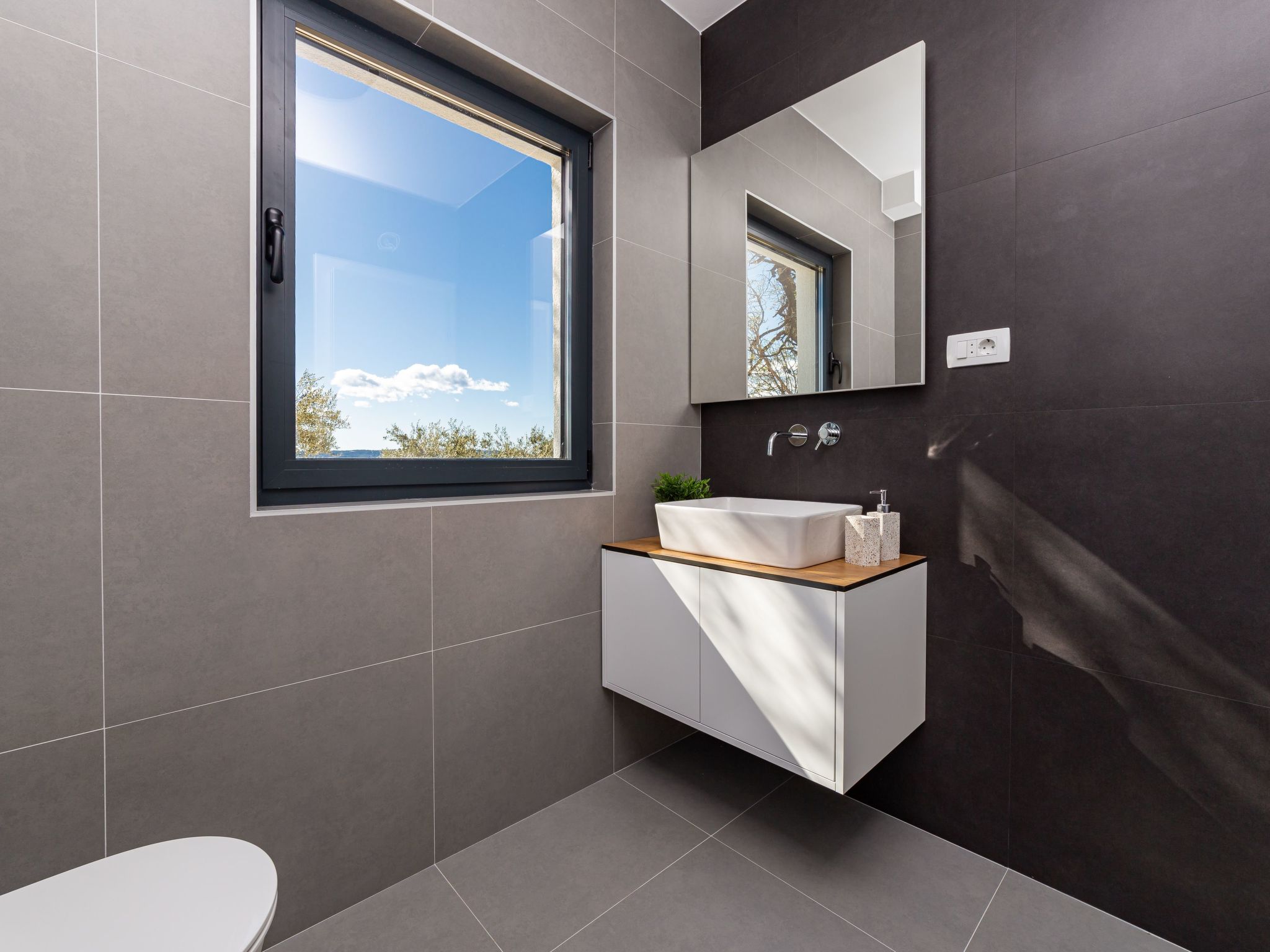 Haus für 9 Personen und 1 Kind in Kastel Luksic-Binnen