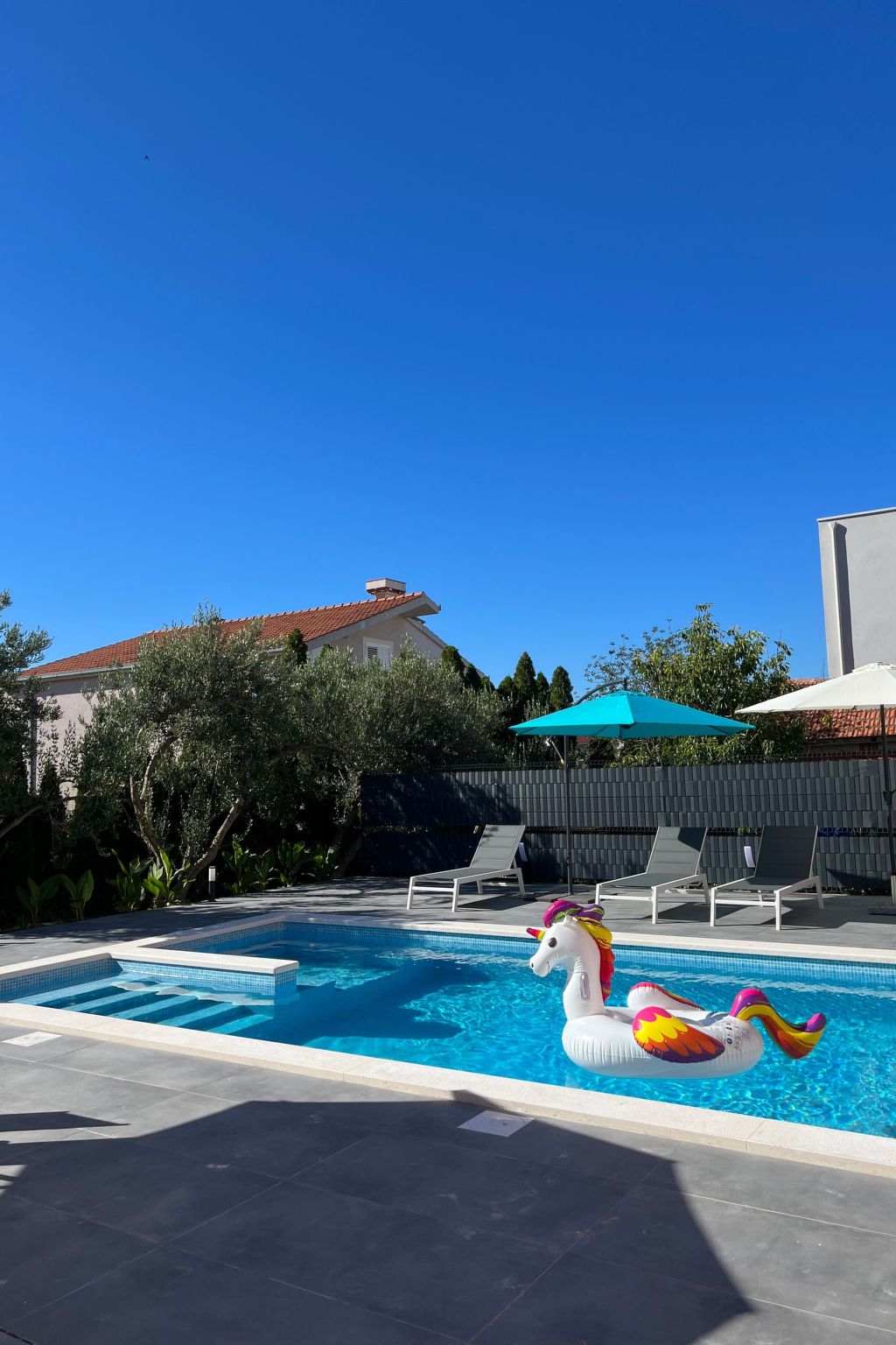 Moderne Meerblick ap.1 mit Pool und Terrasse bbq in der Nähe von Split Trogir-Binnen