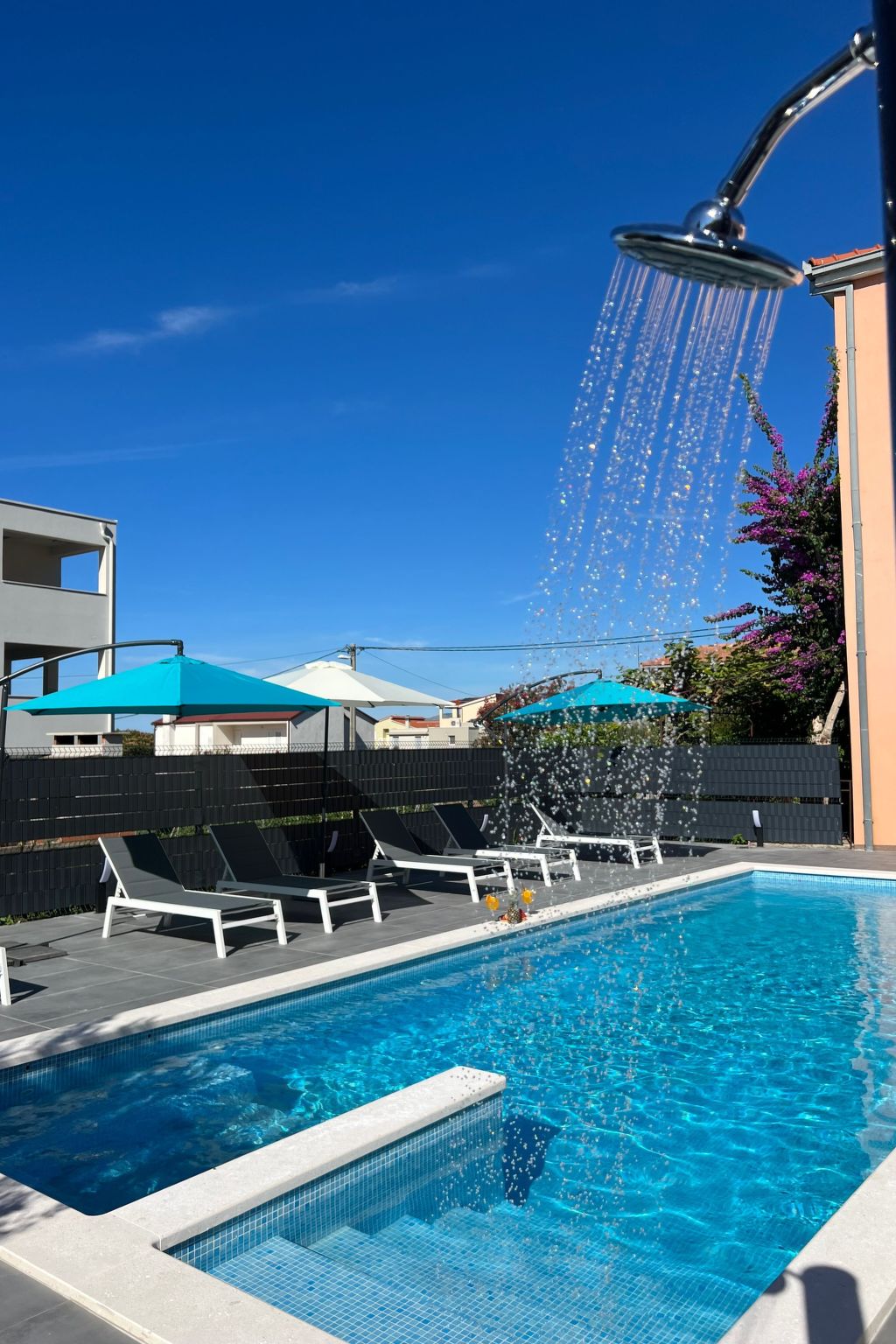 Moderne Meerblick ap.1 mit Pool und Terrasse bbq in der Nähe von Split Trogir-Binnen