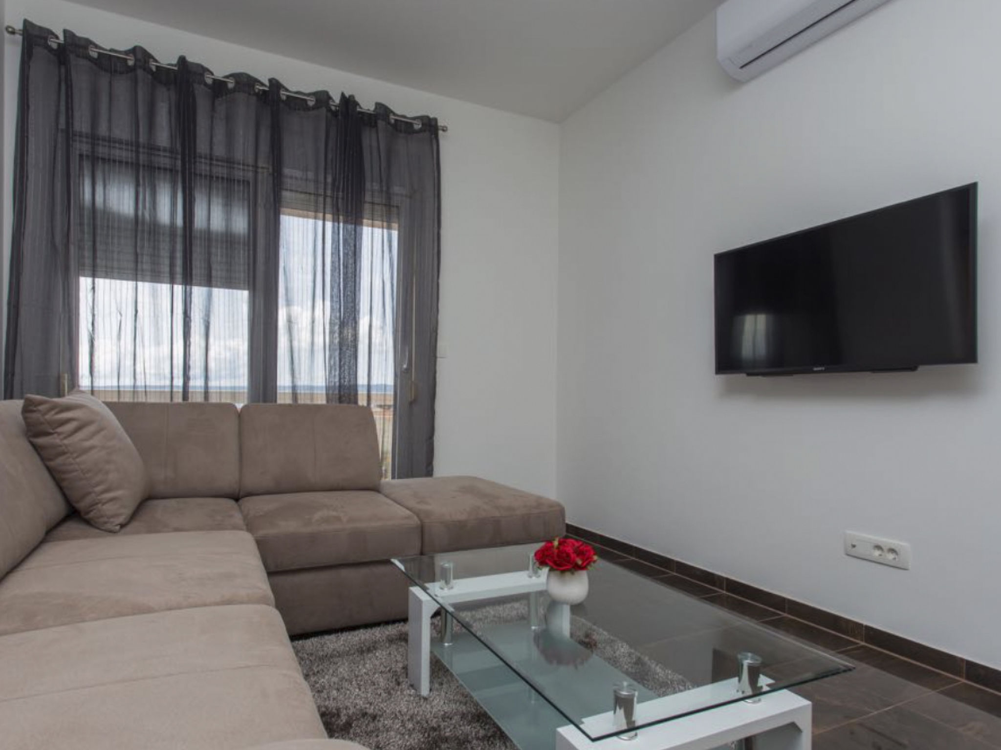 Moderne Meerblick ap.1 mit Pool und Terrasse bbq in der Nähe von Split Trogir-Binnen