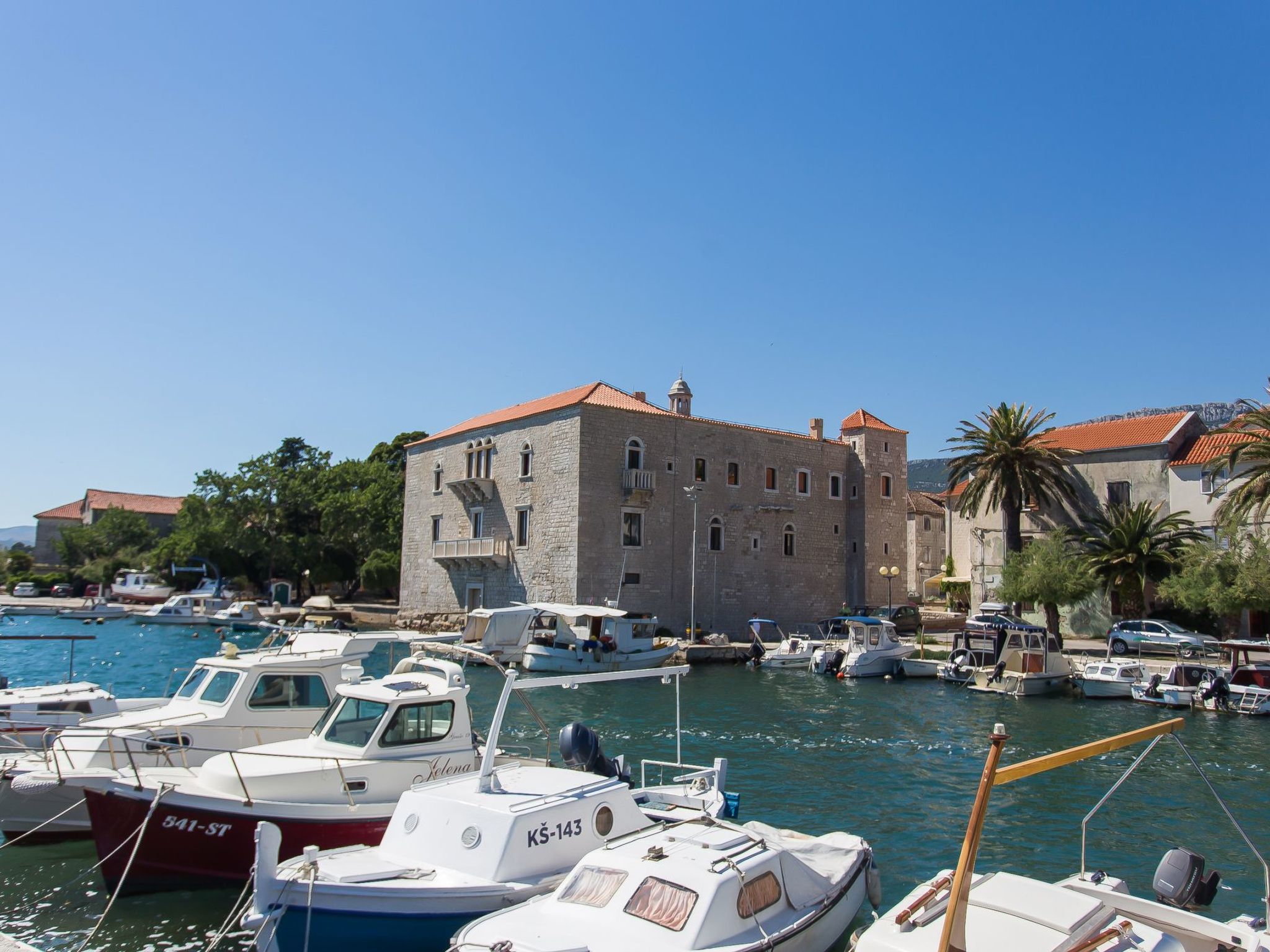Moderne Meerblick ap.1 mit Pool und Terrasse bbq in der Nähe von Split Trogir-Binnen