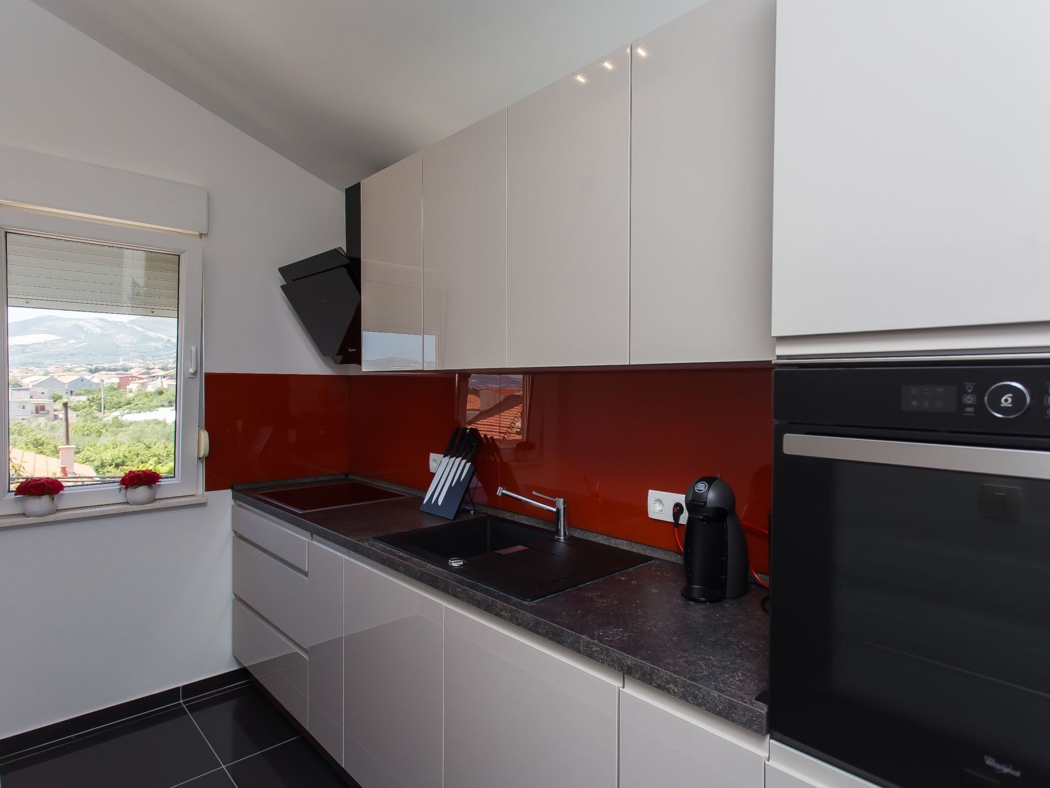 Moderne ap. 2 mit Pool und Grill in der Nähe von Split und Trogir-Binnen