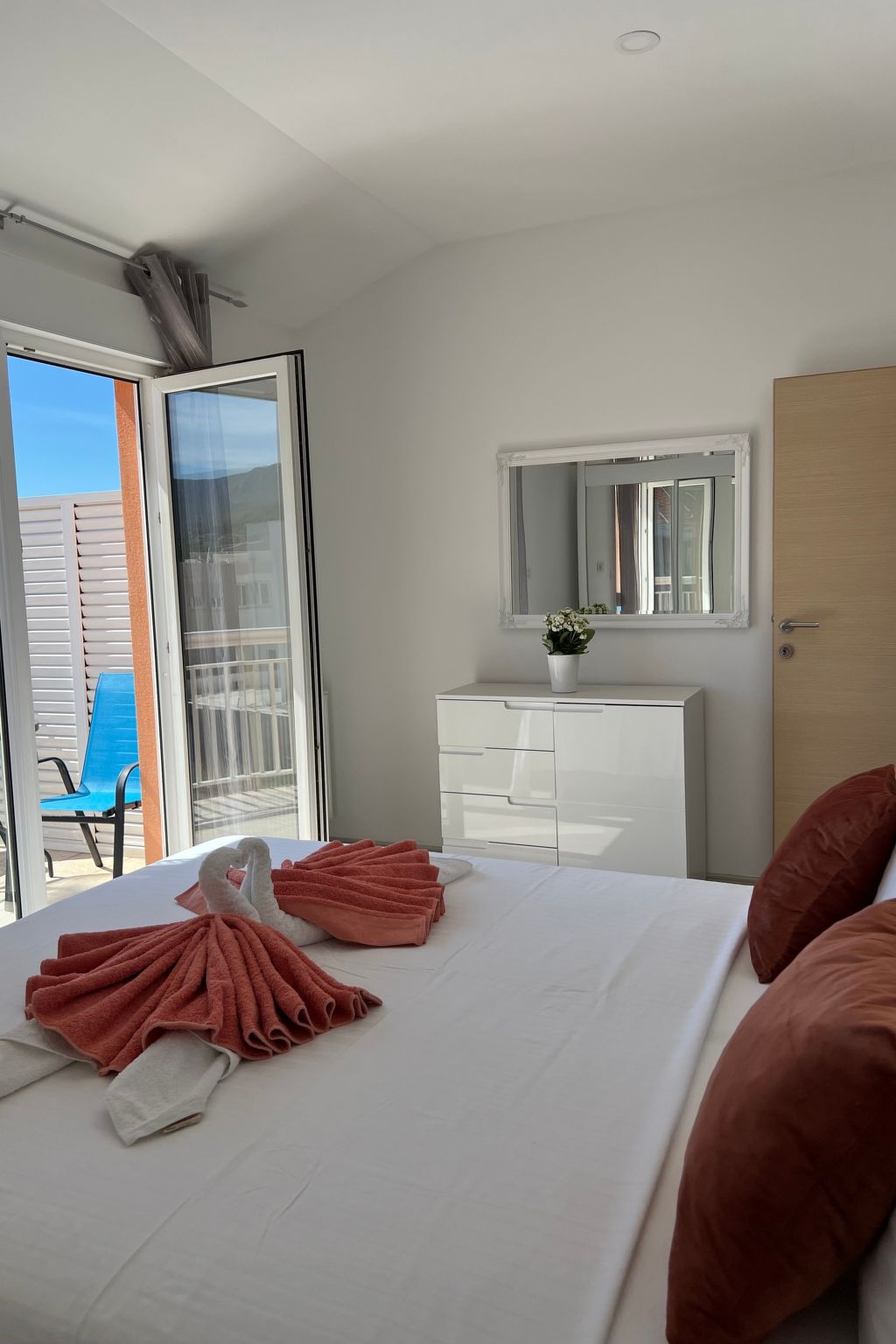 Moderne ap. 2 mit Pool und Grill in der Nähe von Split und Trogir-Binnen