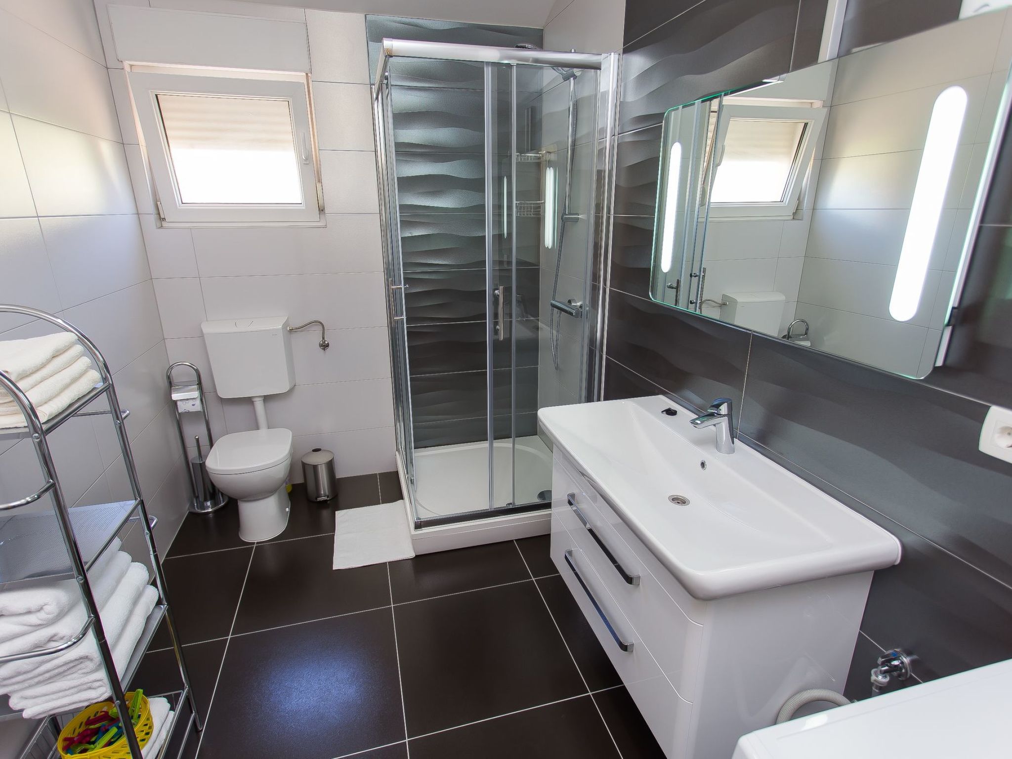 Moderne ap. 2 mit Pool und Grill in der Nähe von Split und Trogir-Binnen