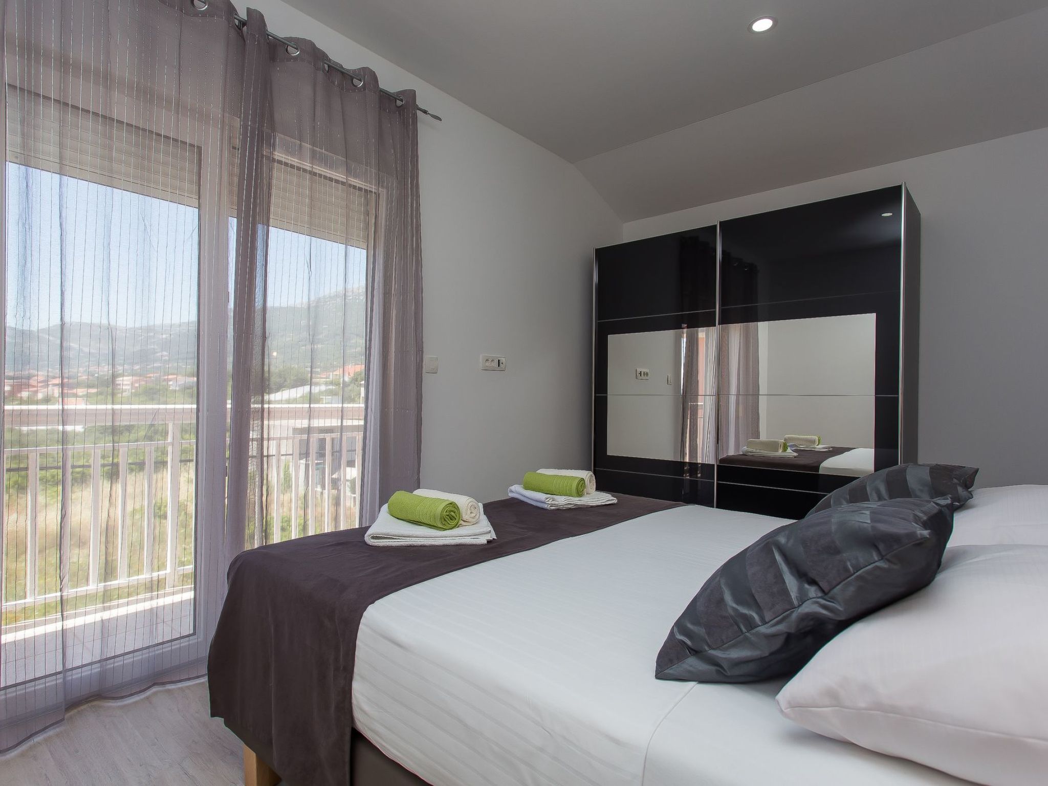 Moderne ap. 2 mit Pool und Grill in der Nähe von Split und Trogir-Binnen