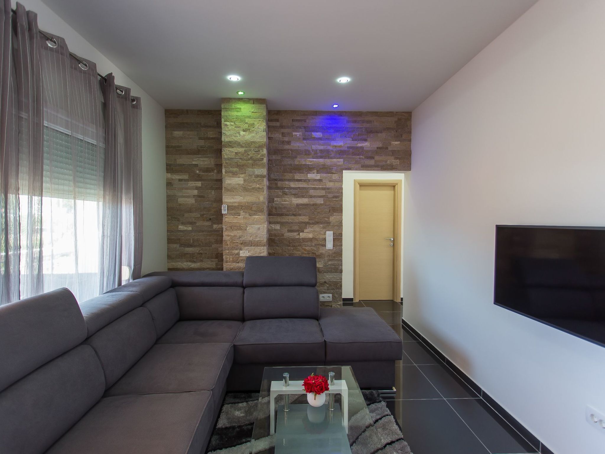 Moderne ap. 2 mit Pool und Grill in der Nähe von Split und Trogir-Binnen