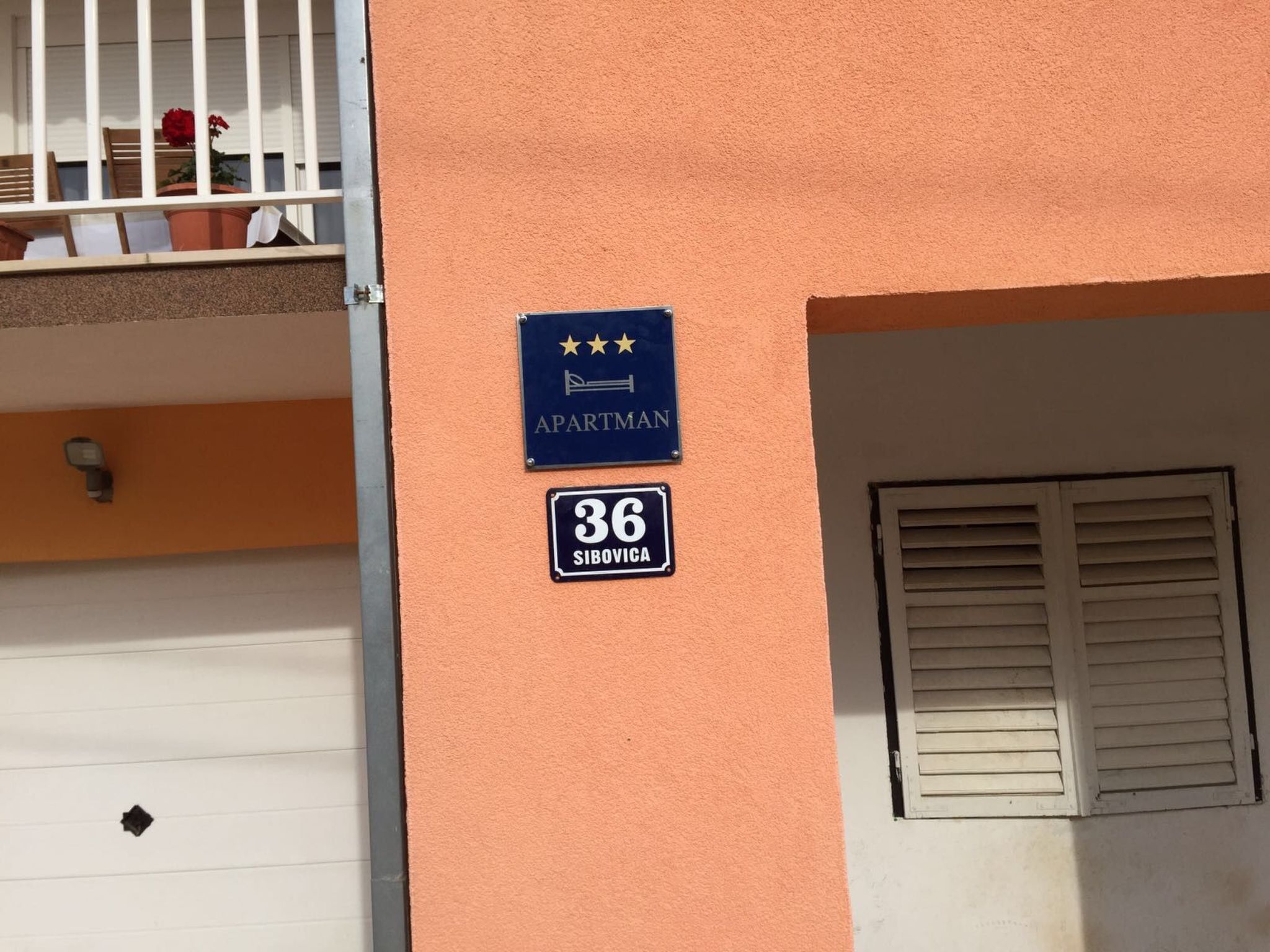 Moderne ap. 2 mit Pool und Grill in der Nähe von Split und Trogir-Binnen