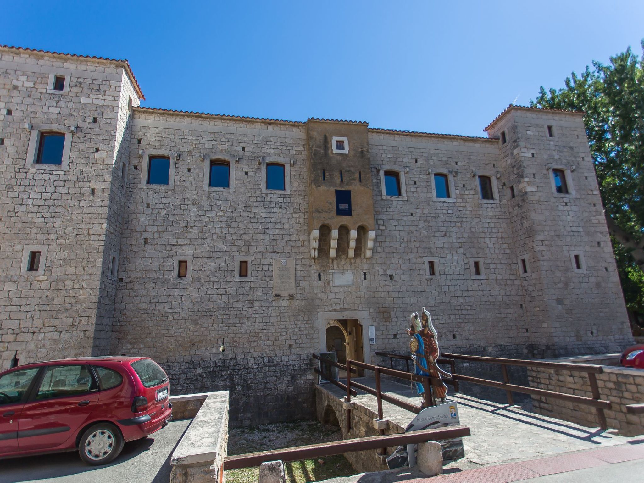 Moderne ap. 2 mit Pool und Grill in der Nähe von Split und Trogir-Binnen