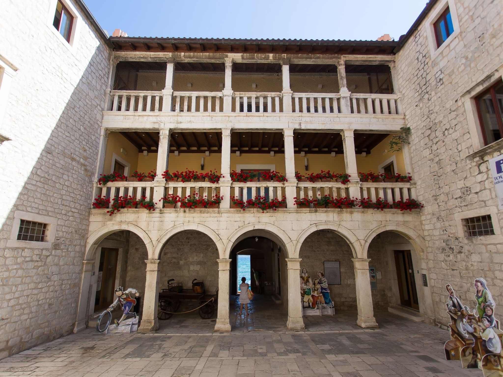 Moderne ap. 2 mit Pool und Grill in der Nähe von Split und Trogir-Binnen