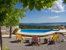 Vrijstaand huis in Kaštel Lukšić met privézwembad en weids bergzicht - thumbnail 3