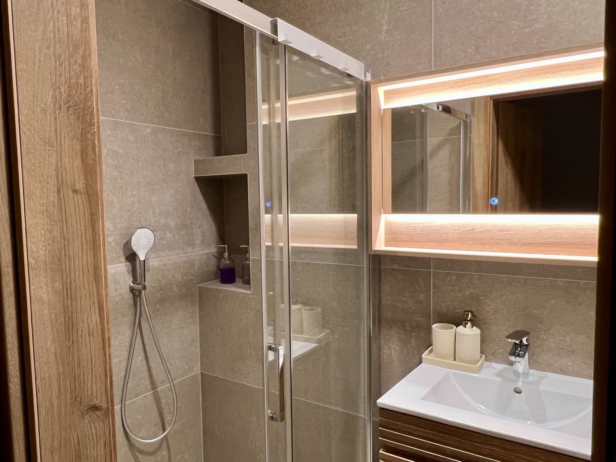 Grandpa Pouls Heritage, heated Pool - Binnen