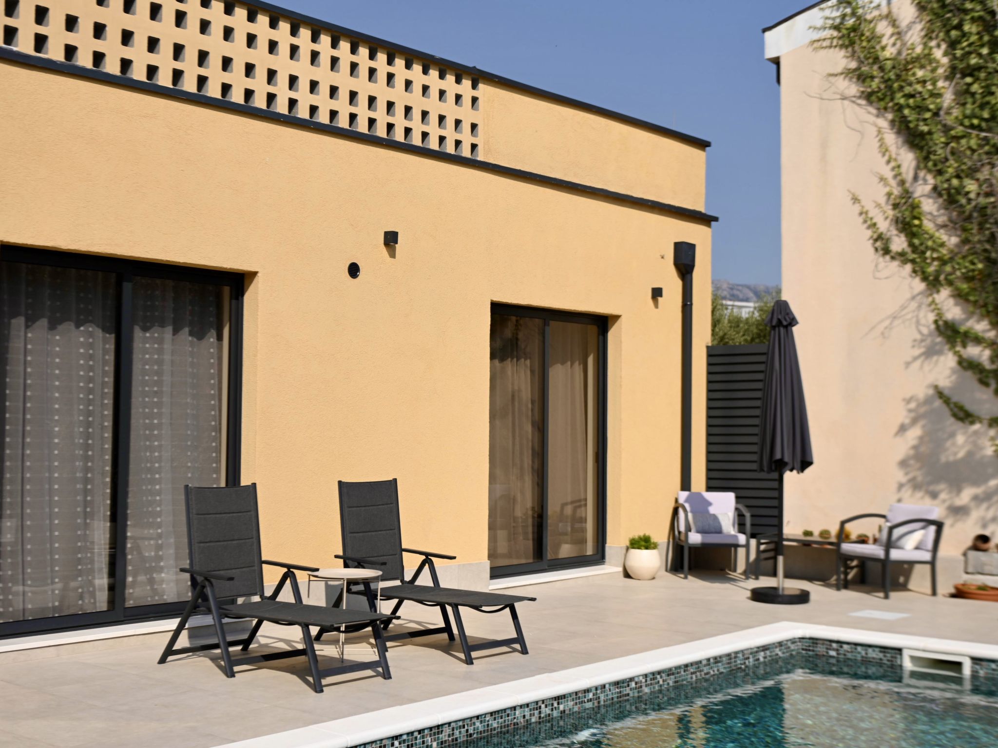Grandpa Pouls Heritage, heated Pool - Buiten