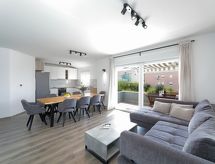 Nieuw vrijstaand vakantiehuis met tuin op 400m van zee in Kaštel Kambelovac - thumbnail 1