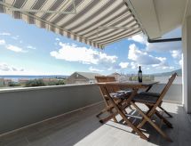 Nieuw vrijstaand vakantiehuis met tuin op 400m van zee in Kaštel Kambelovac - thumbnail 2