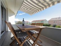Nieuw vrijstaand vakantiehuis met tuin op 400m van zee in Kaštel Kambelovac - thumbnail 3