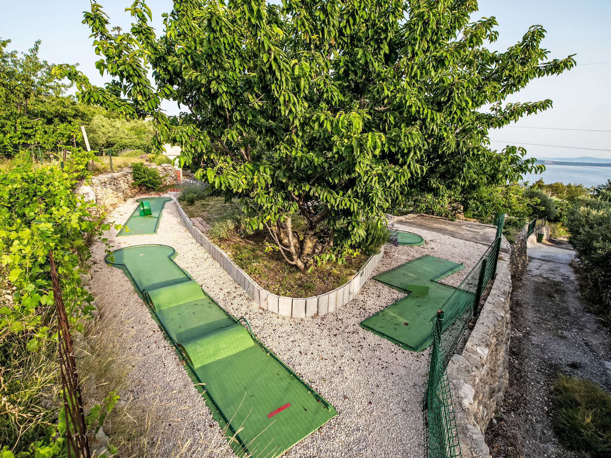 Hill Pool - Buiten
