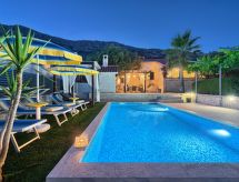 Villa Antea: Vrijstaande luxe met privézwembad vlakbij zee in Kaštel Sućurac - thumbnail 2