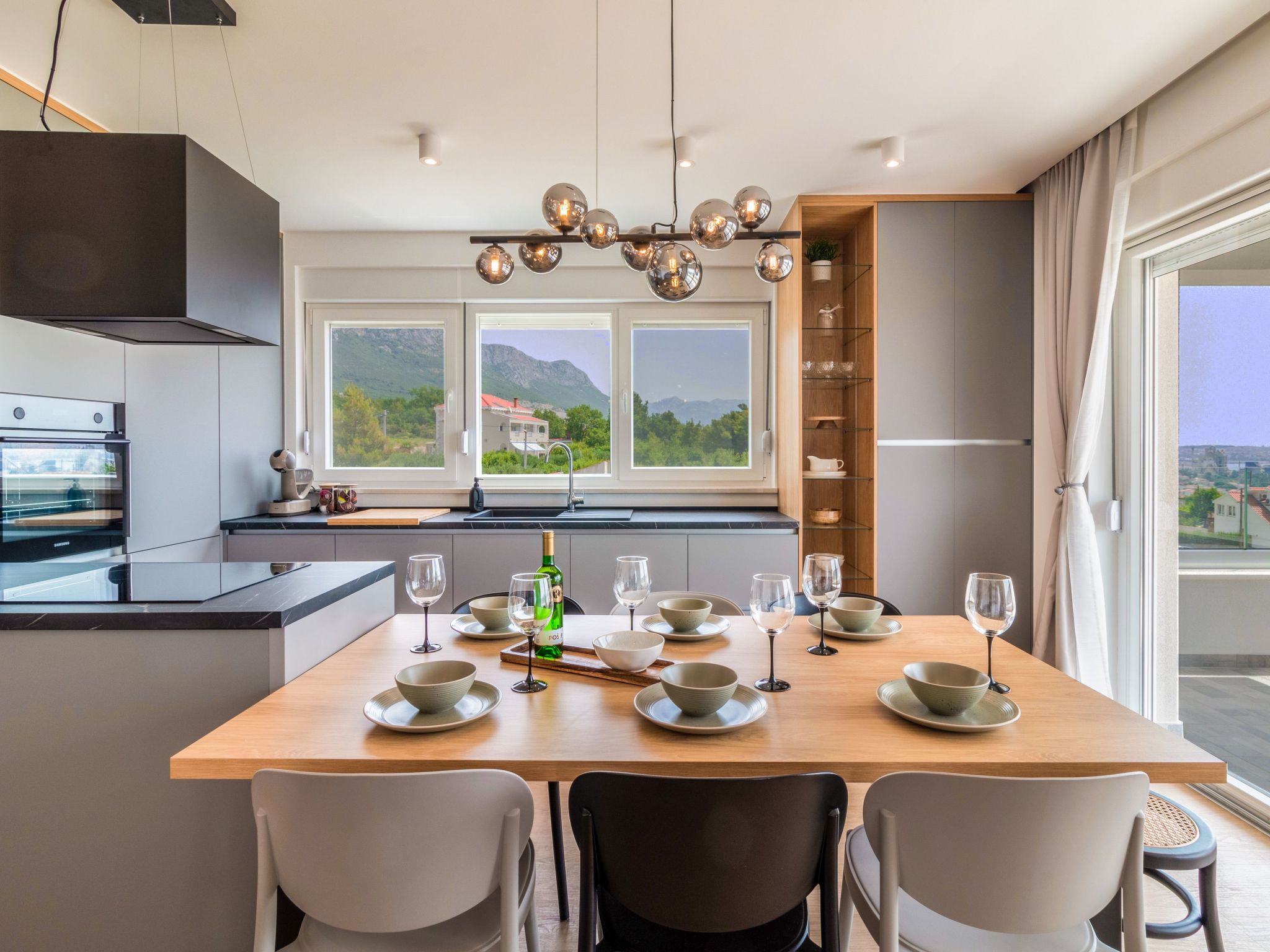 Villa Olea- Pool, Grill, Nähe Flughafen Split-Drinnen