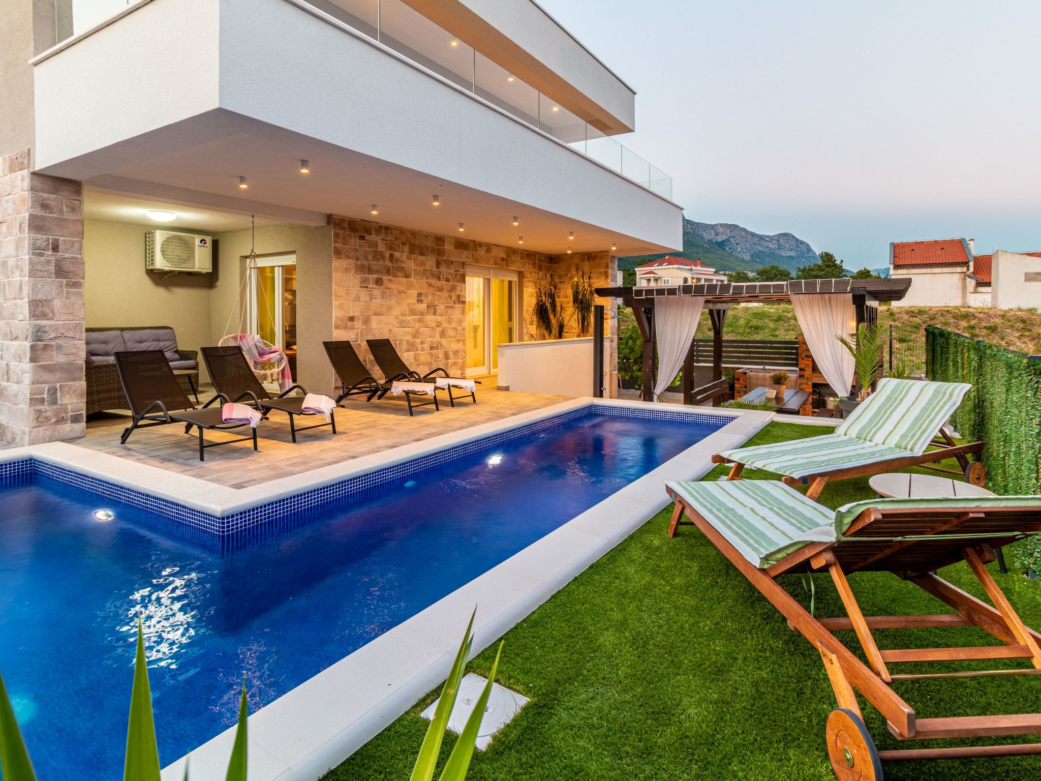 Villa Olea- Pool, Grill, Nähe Flughafen Split-Drinnen