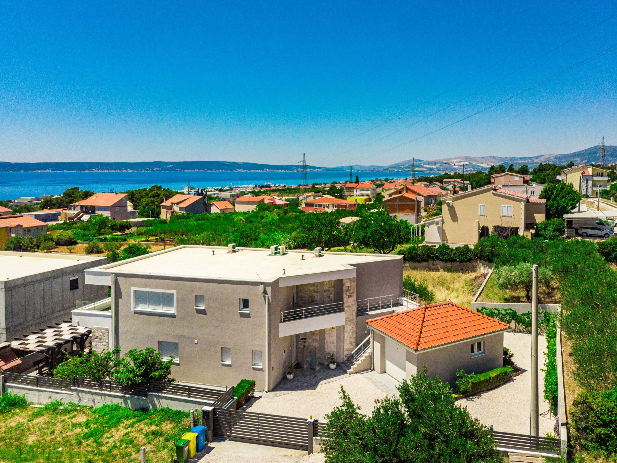 Villa Olea- Pool, Grill, Nähe Flughafen Split-Drinnen