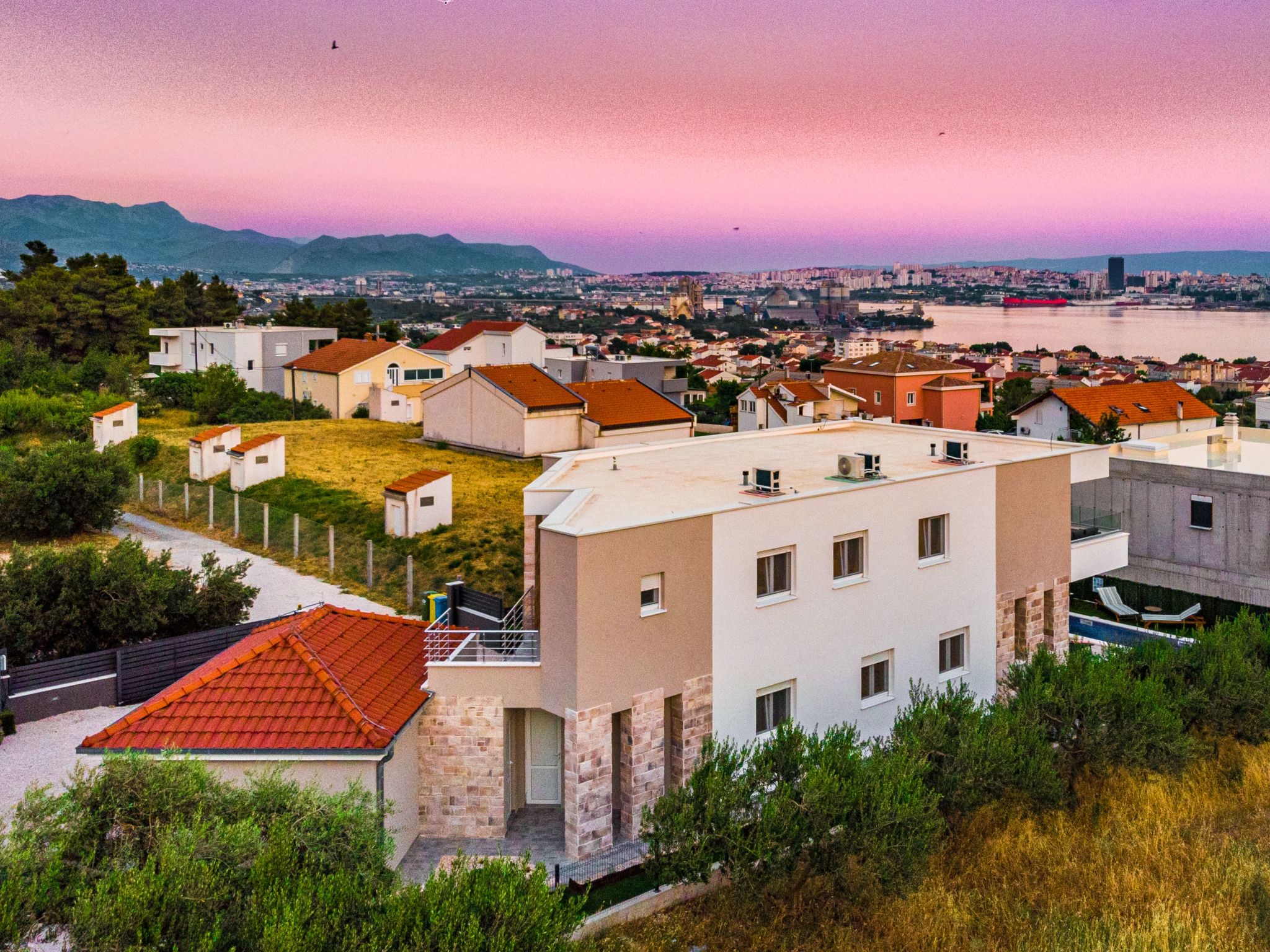 Villa Olea- Pool, Grill, Nähe Flughafen Split-Drinnen