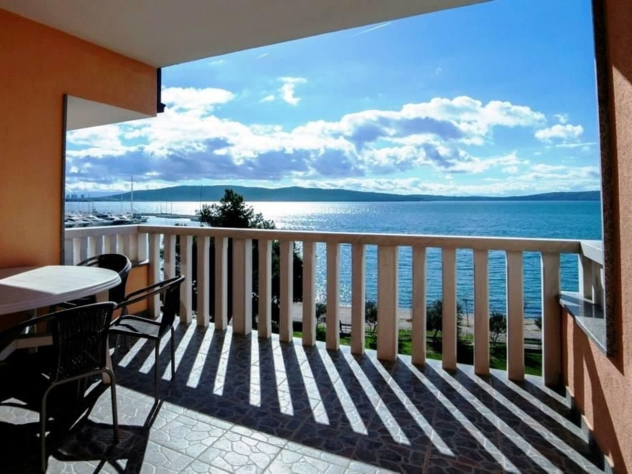 "Red" mit Blick auf das Wasser-Image-tags.info