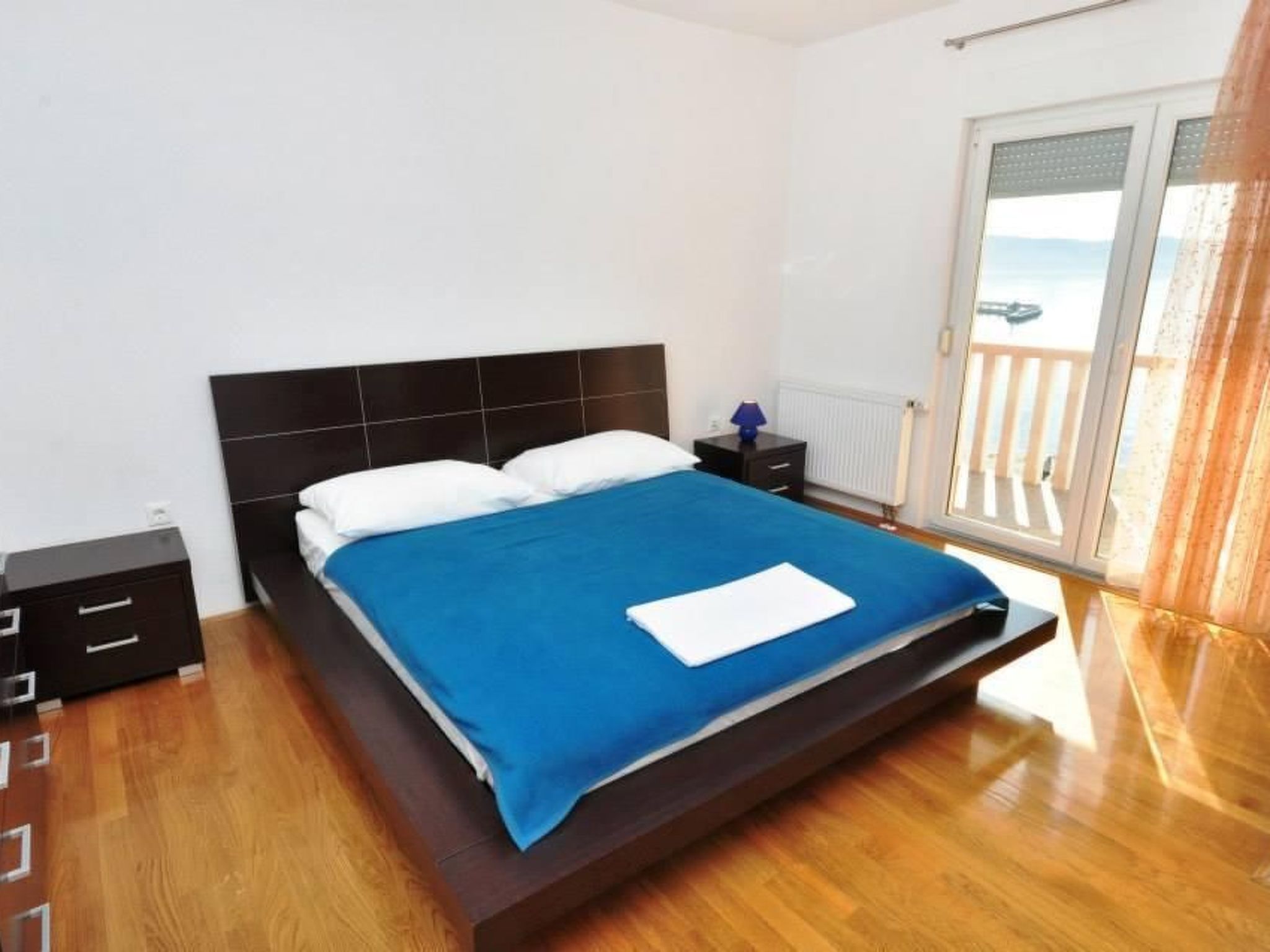 "Red" mit Blick auf das Wasser-Image-tags.info