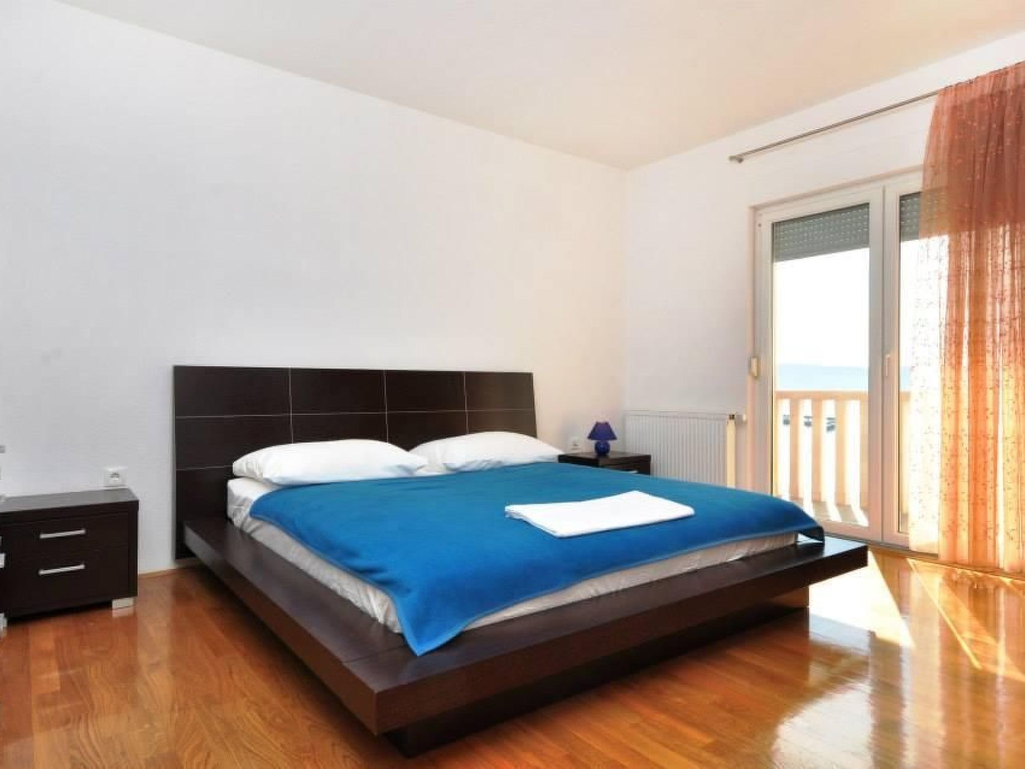 "Red" mit Blick auf das Wasser-Image-tags.info