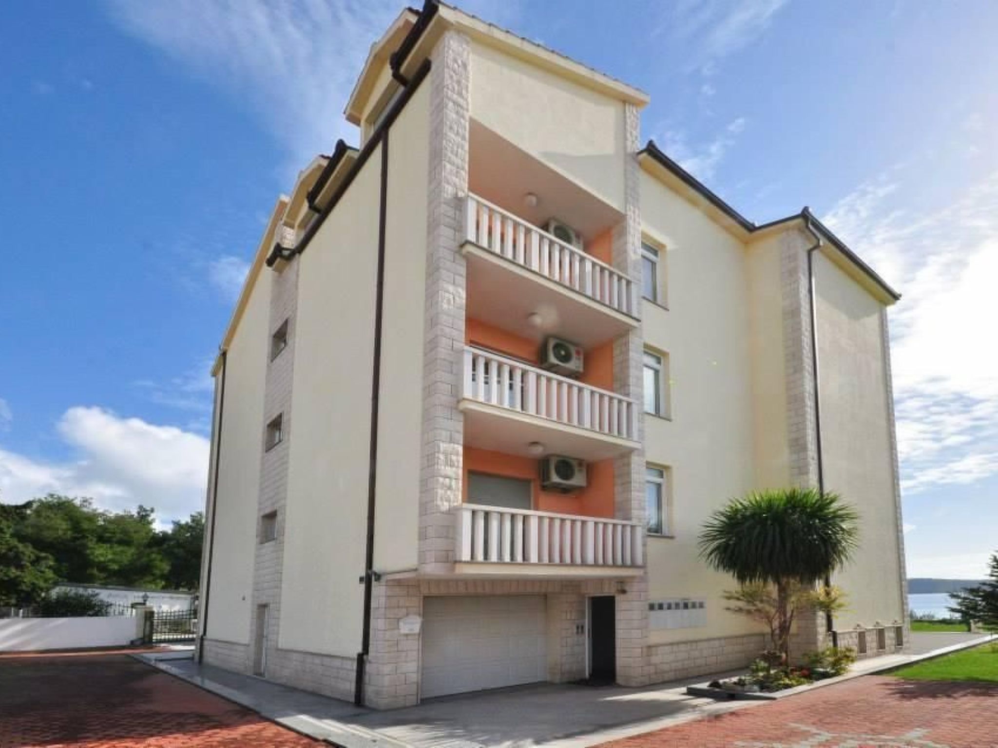 "Red" mit Blick auf das Wasser-Image-tags.info