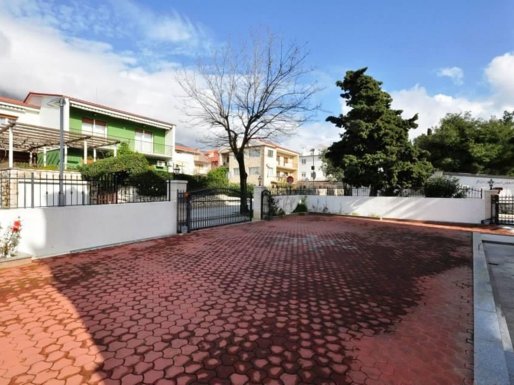 "Red" mit Blick auf das Wasser-Image-tags.info