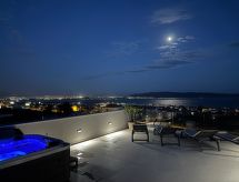 "Magnificent Lux View"