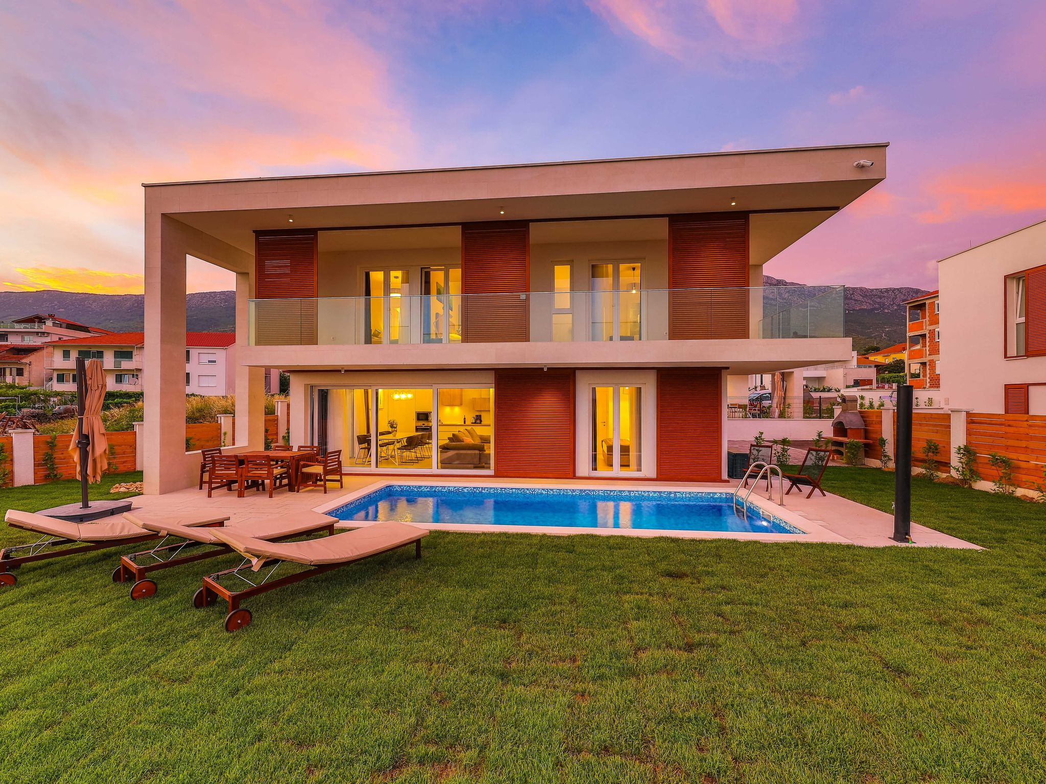 Modern eingerichtete Villa Ingrid mit beheiztem Pool-Drinnen