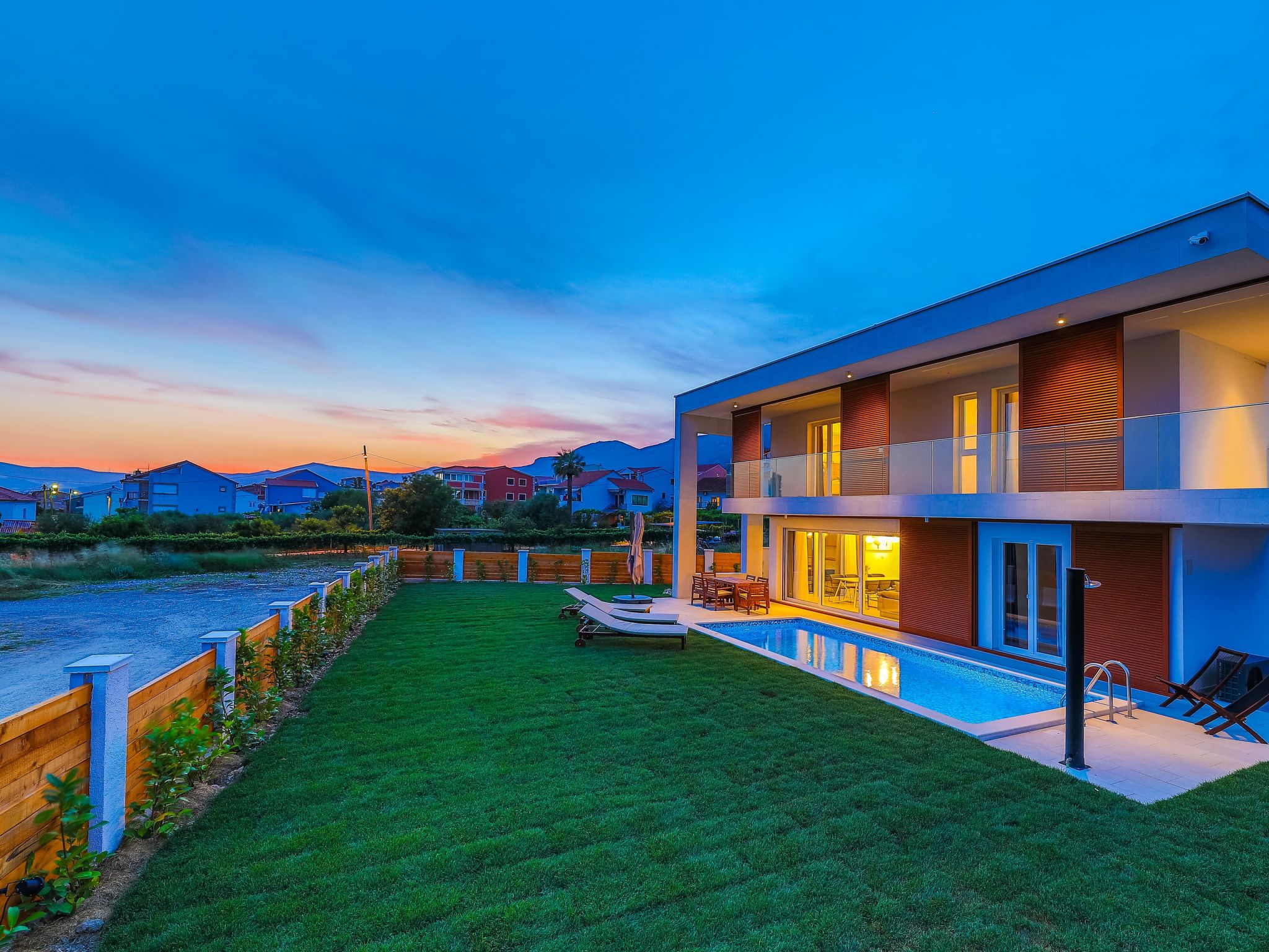 Modern eingerichtete Villa Ingrid mit beheiztem Pool-Drinnen