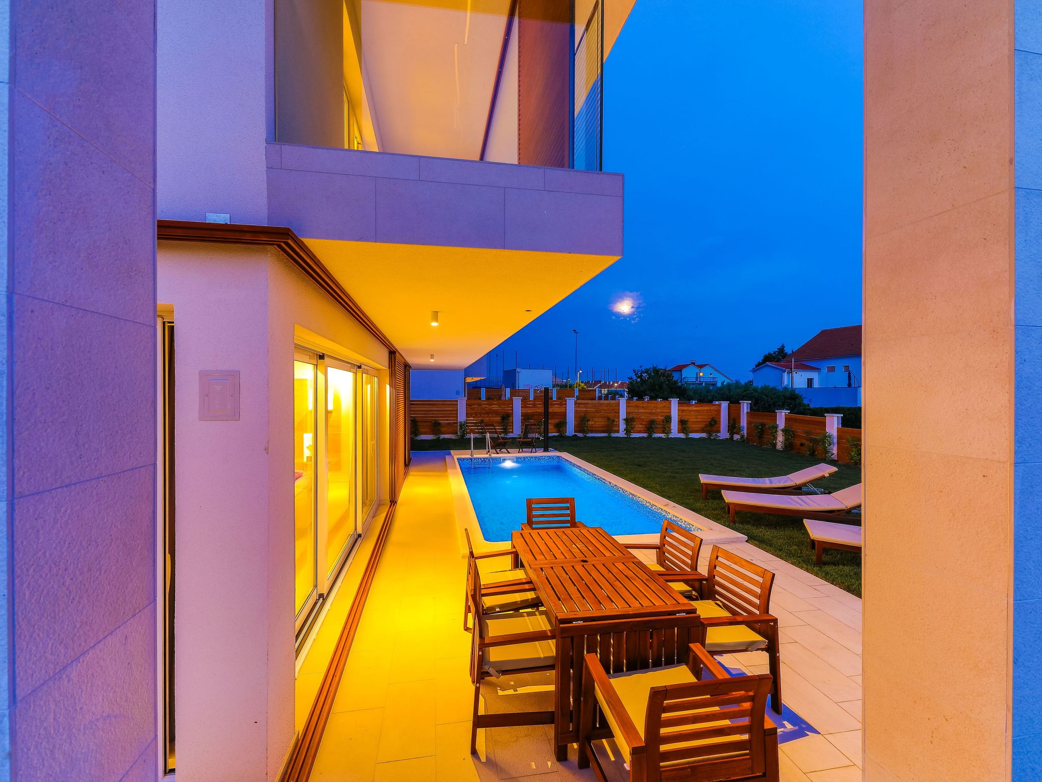 Modern eingerichtete Villa Ingrid mit beheiztem Pool-Drinnen