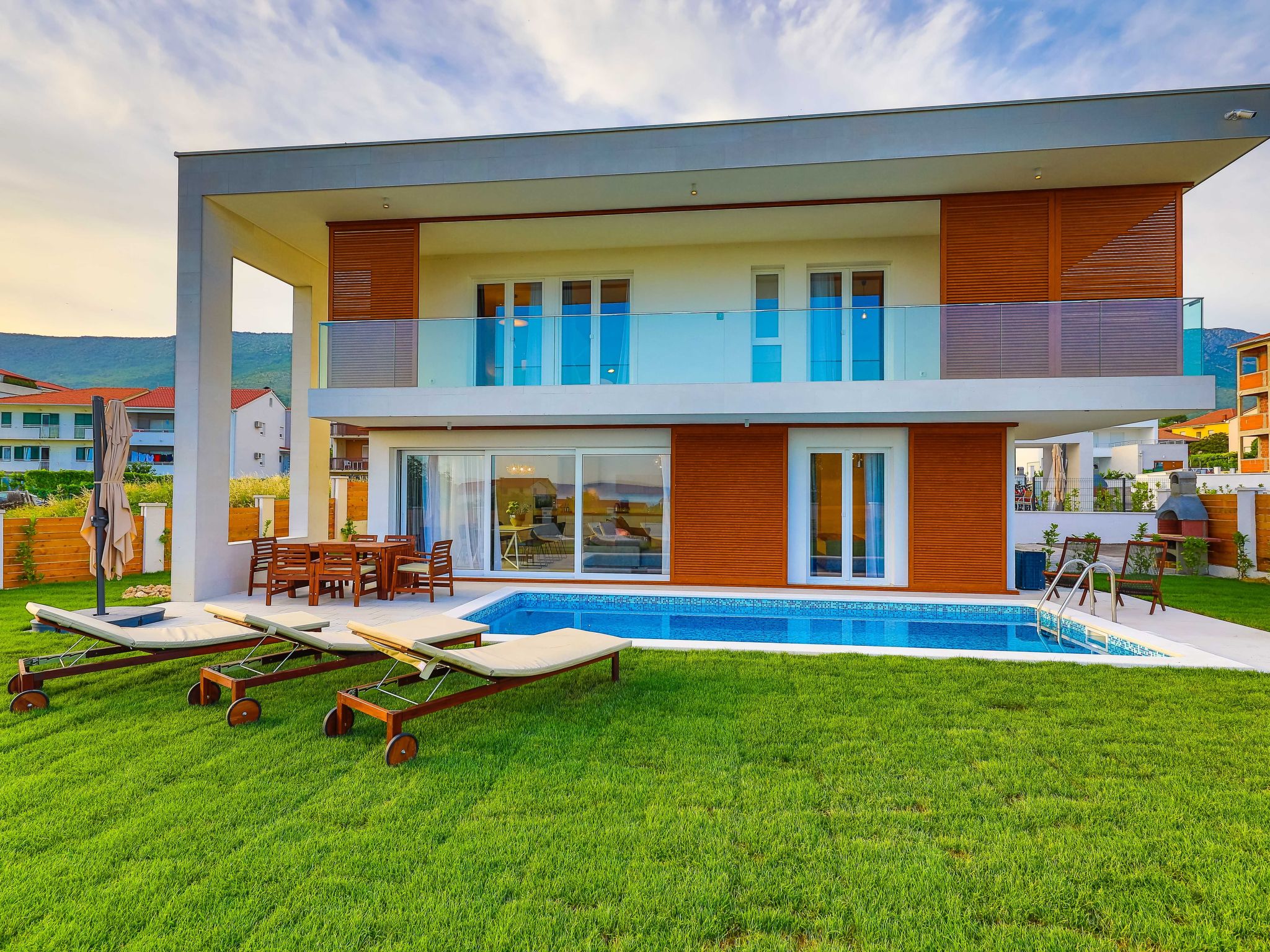 Modern eingerichtete Villa Ingrid mit beheiztem Pool-Drinnen