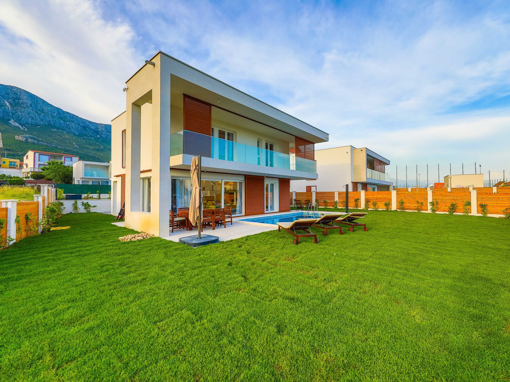 Modern eingerichtete Villa Ingrid mit beheiztem Pool-Drinnen