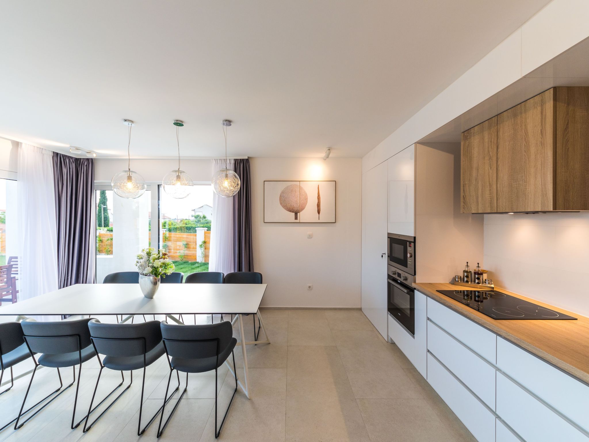 Modern eingerichtete Villa Ingrid mit beheiztem Pool-Drinnen