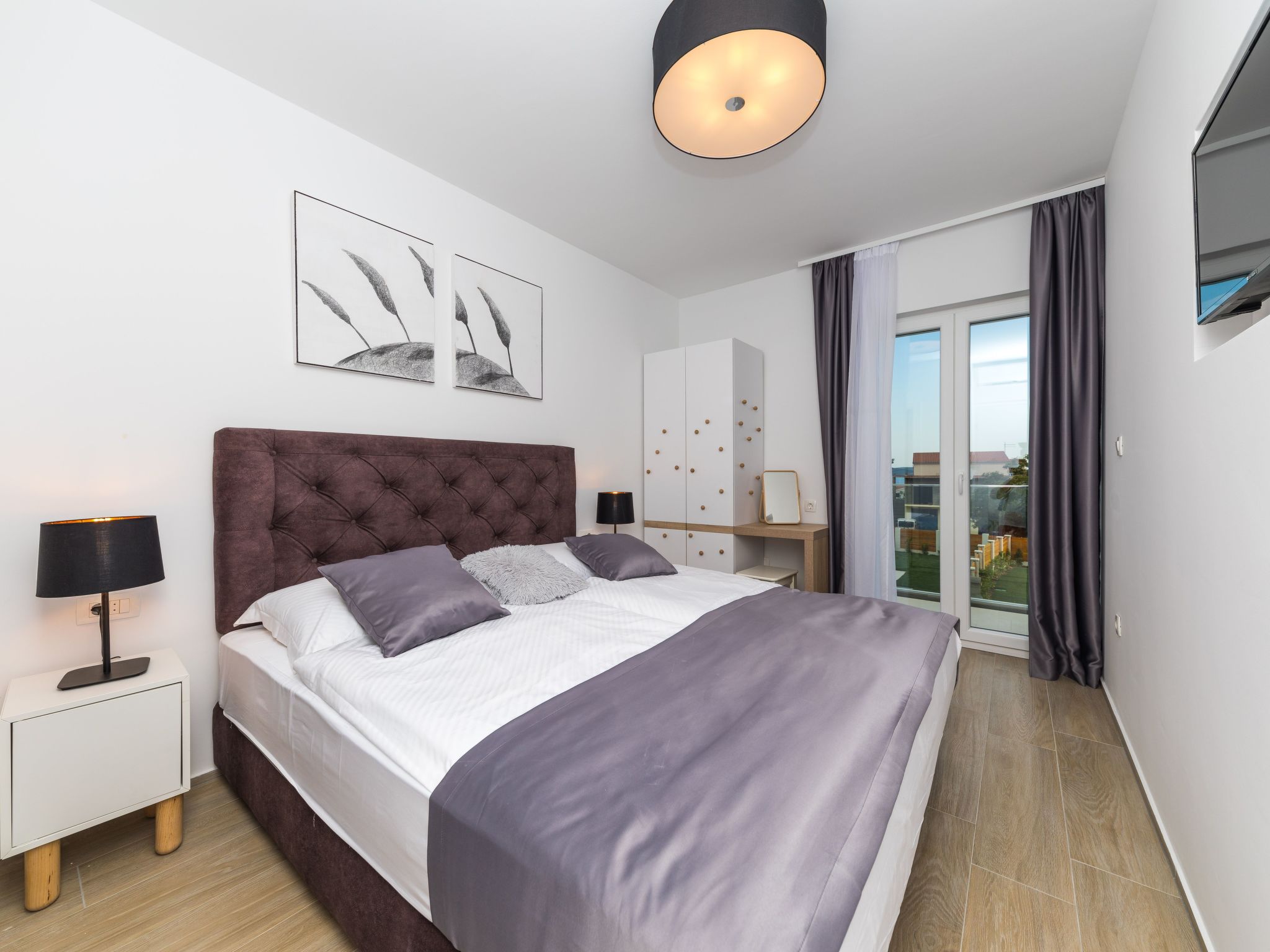 Modern eingerichtete Villa Ingrid mit beheiztem Pool-Drinnen