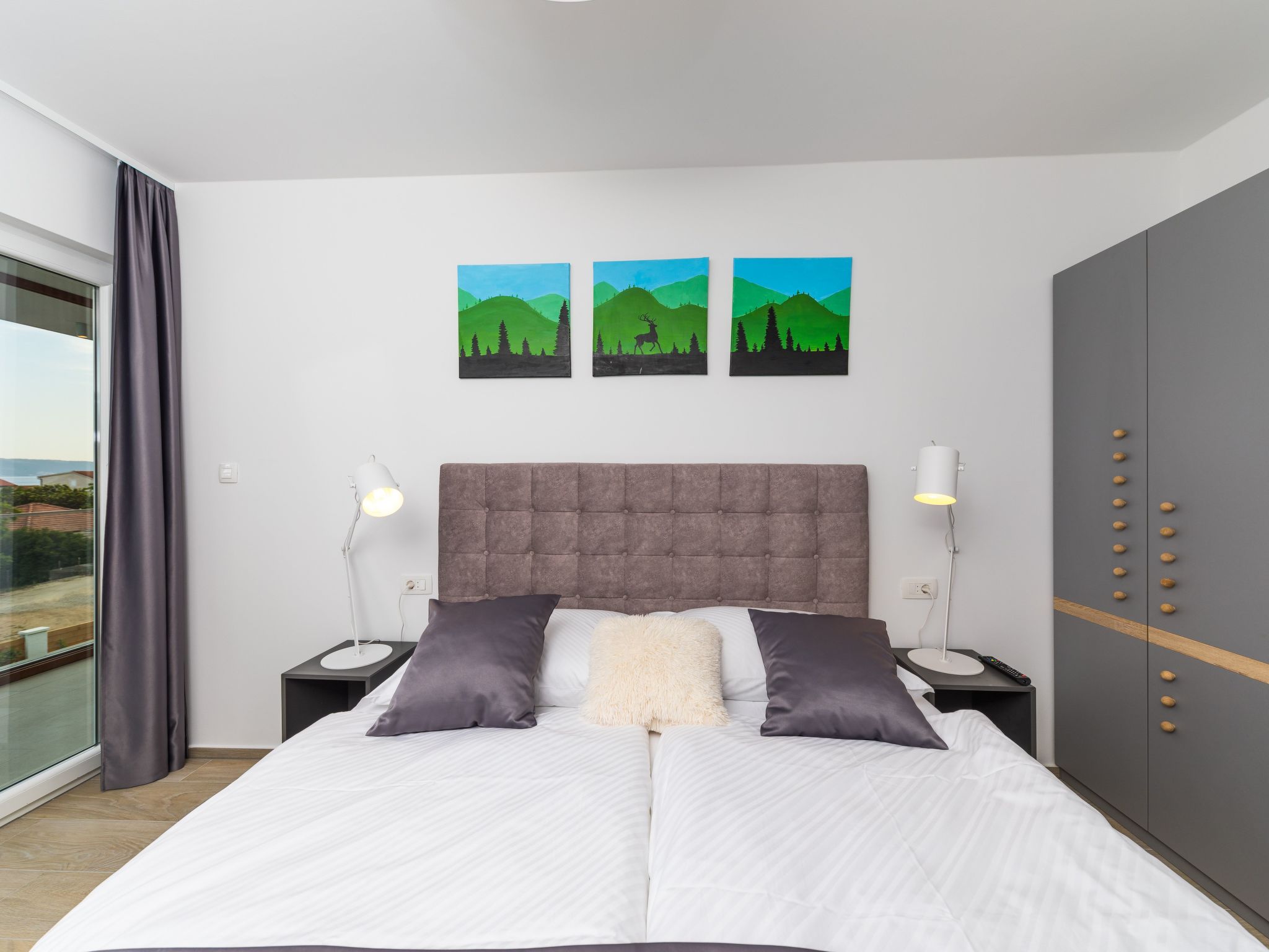 Modern eingerichtete Villa Ingrid mit beheiztem Pool-Drinnen