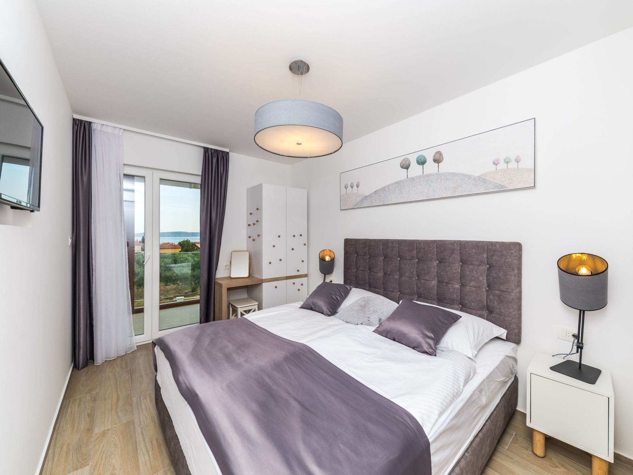 Modern eingerichtete Villa Ingrid mit beheiztem Pool-Drinnen