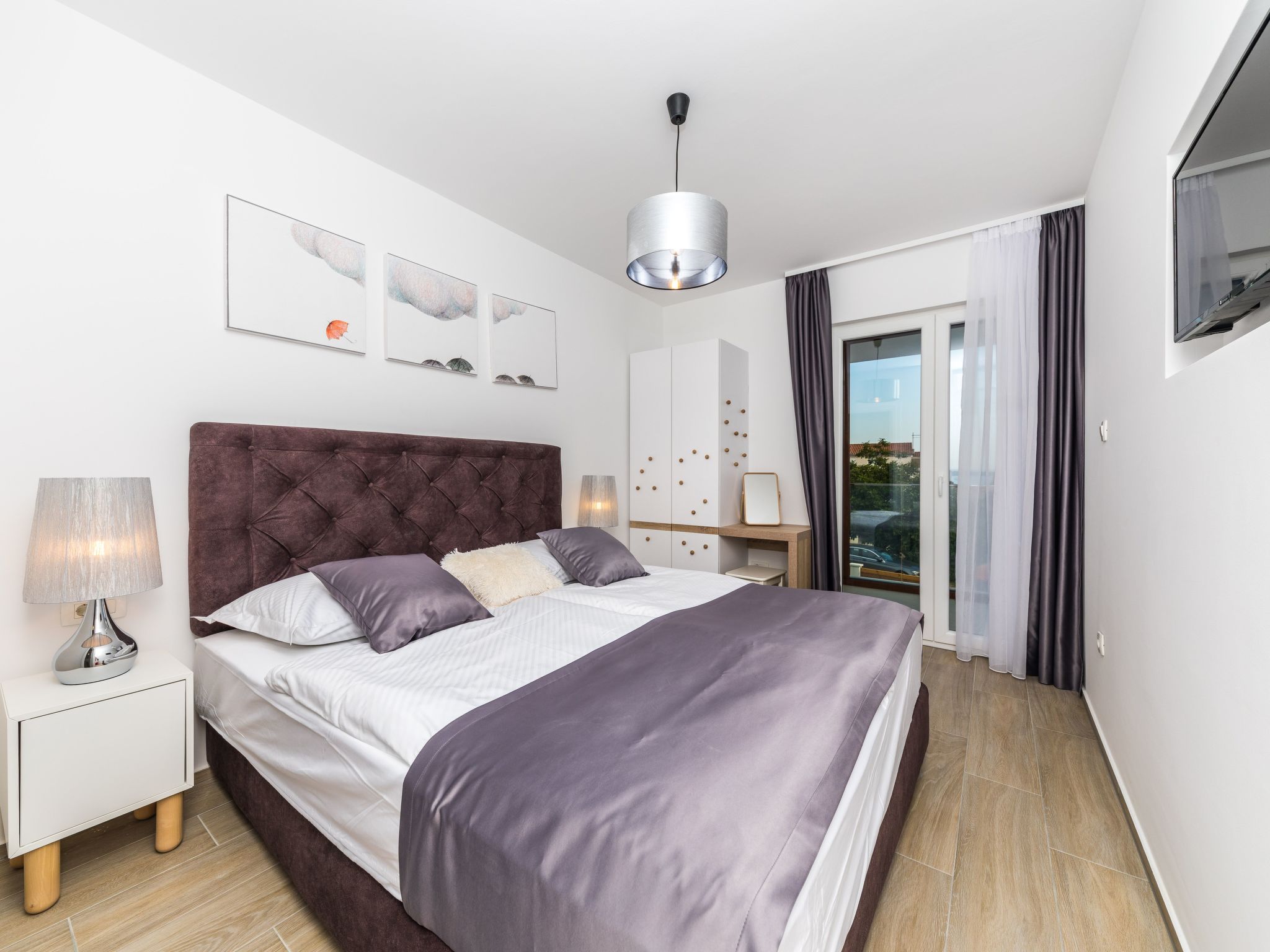 Modern eingerichtete Villa Ingrid mit beheiztem Pool-Drinnen