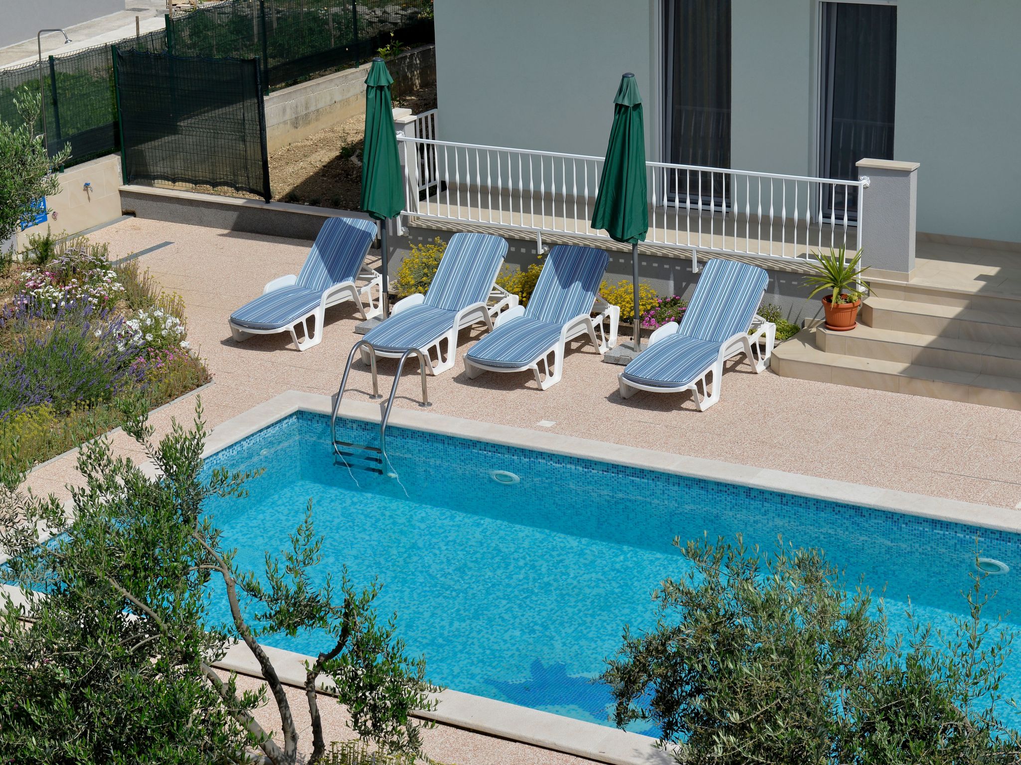 In Kastel Sucurac mit Parkplatz-Drinnen