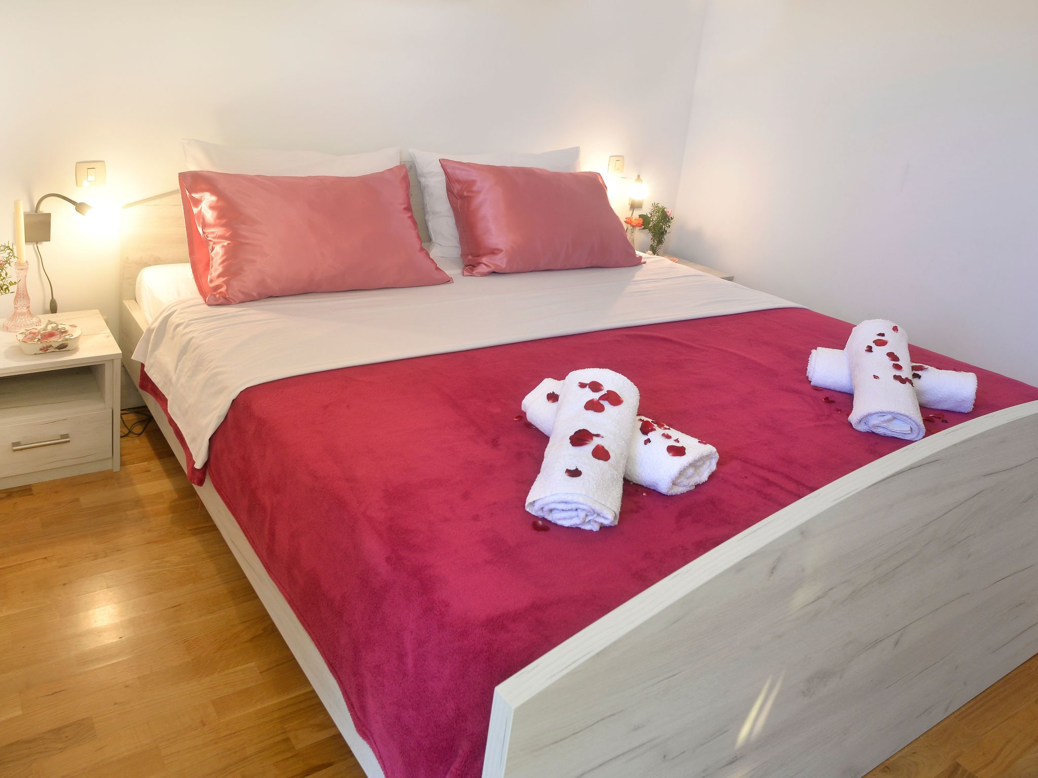 In Kastel Sucurac mit Parkplatz-Drinnen